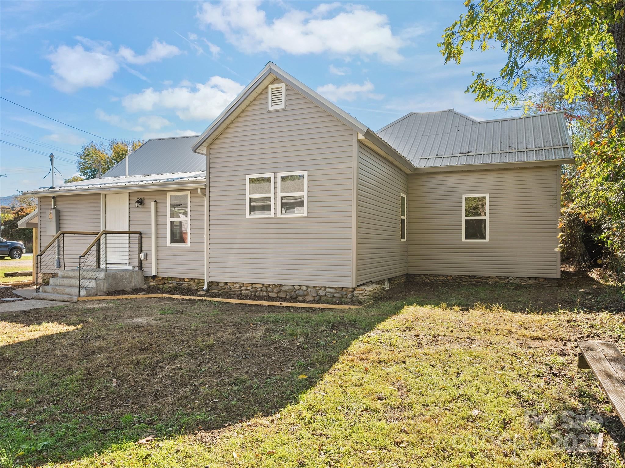 290 Killian Street — Waynesville