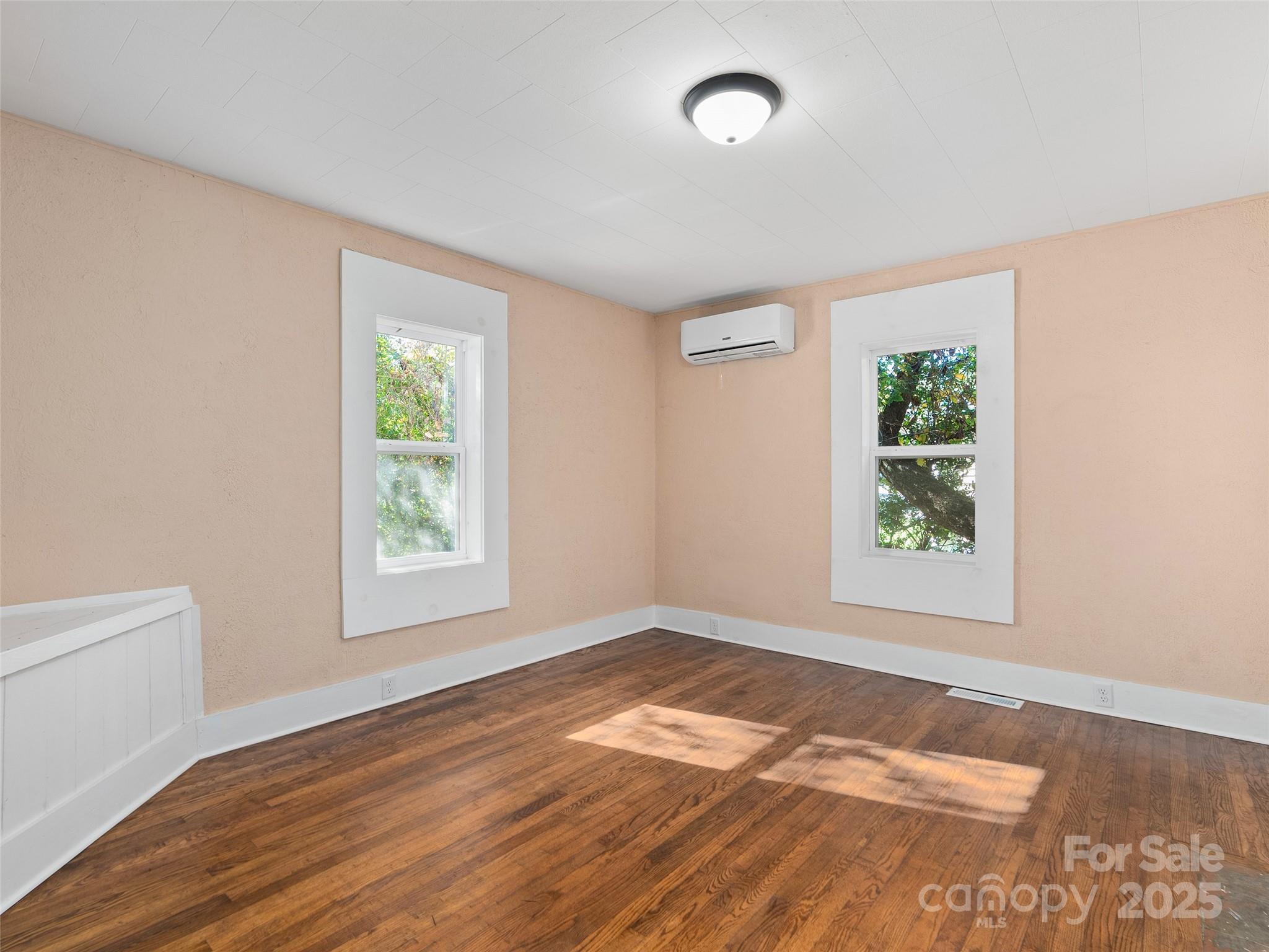 290 Killian Street — Waynesville