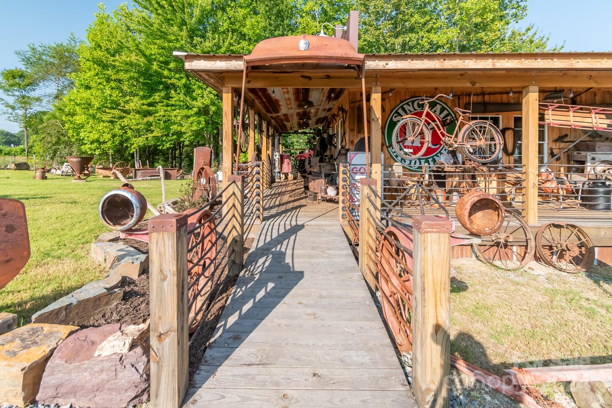 5067 E Dixon Boulevard — Kings Mountain