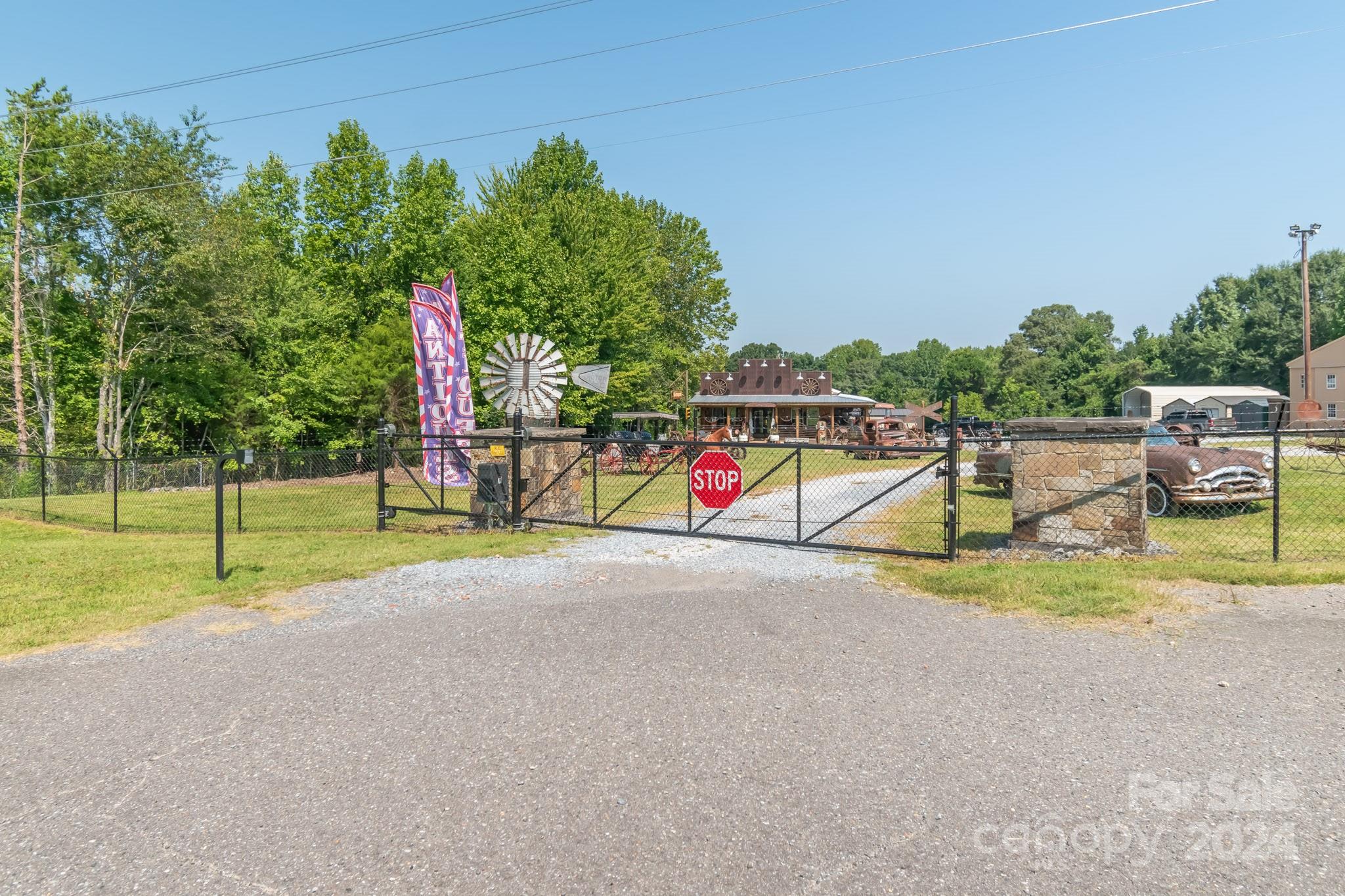 5067 E Dixon Boulevard — Kings Mountain