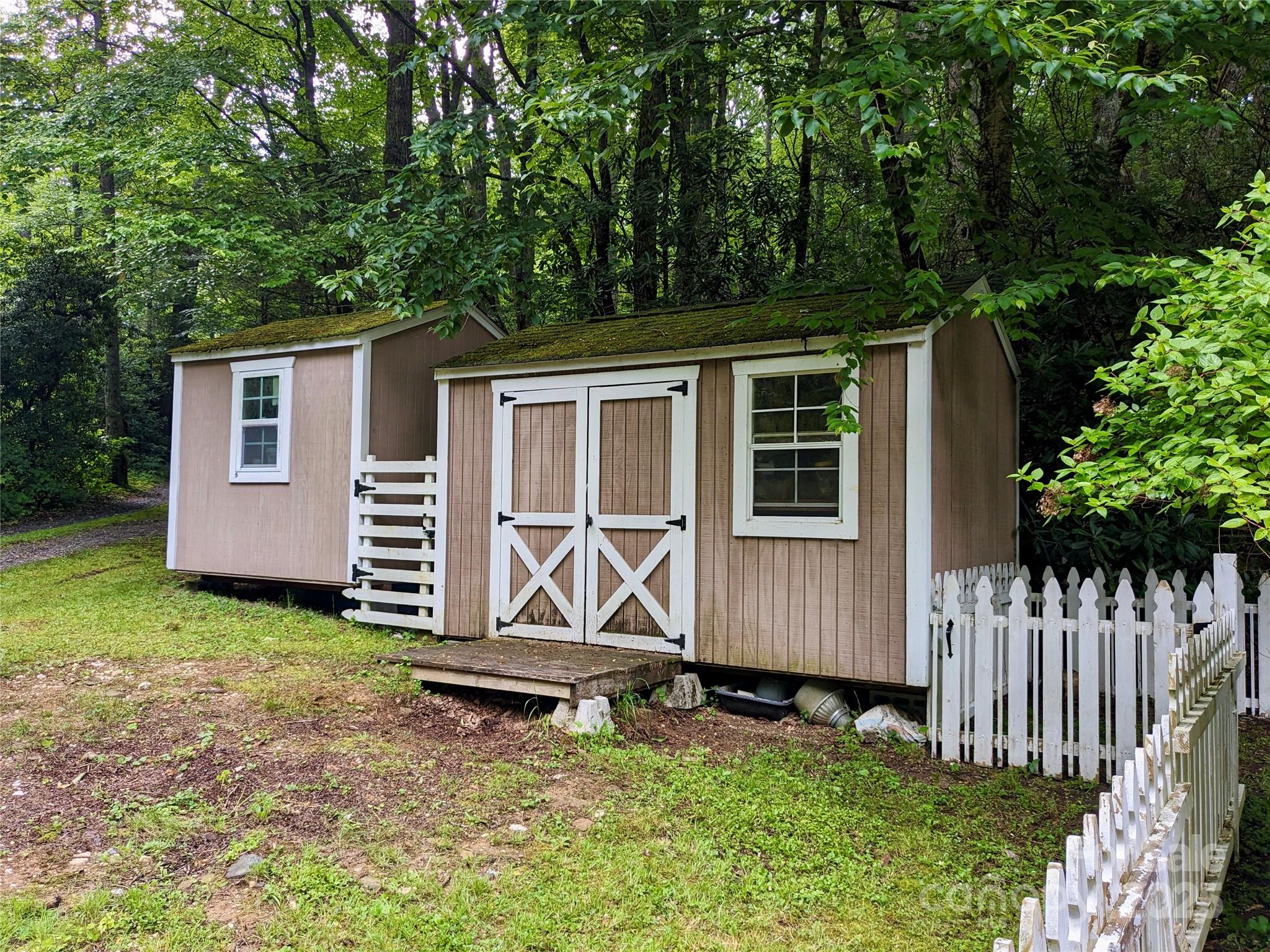 46 Tree Farm Road — Spruce Pine