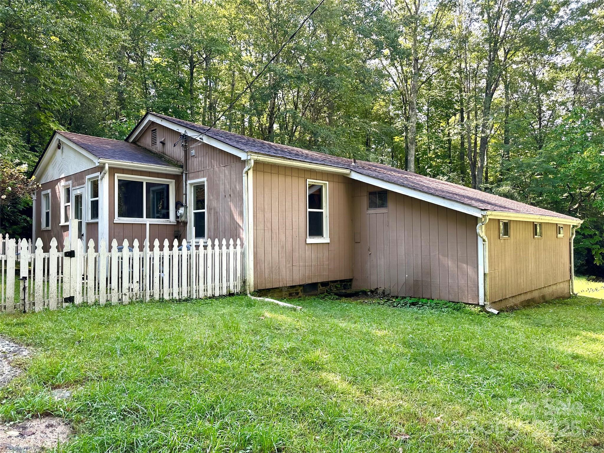46 Tree Farm Road — Spruce Pine