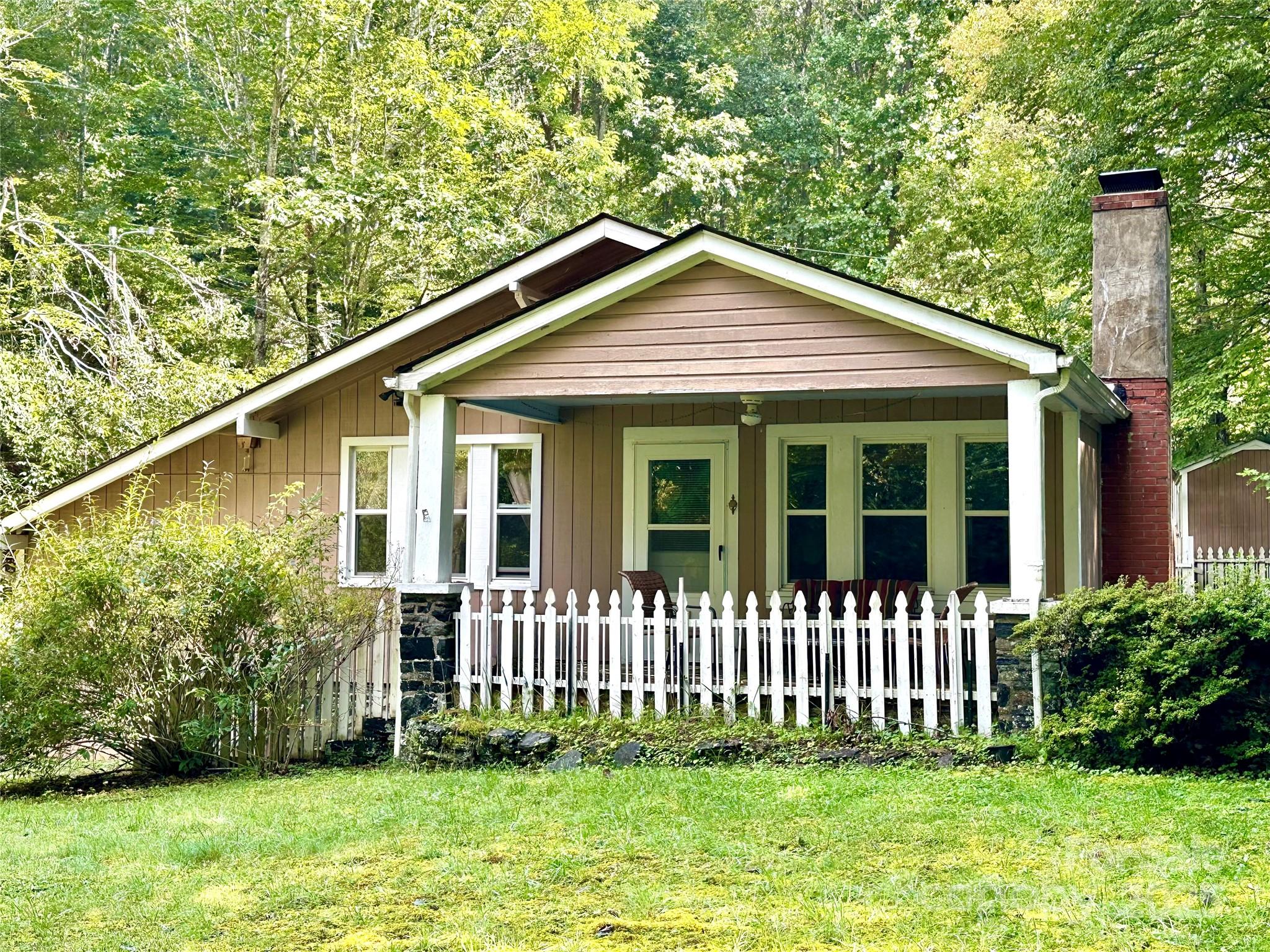 46 Tree Farm Road — Spruce Pine