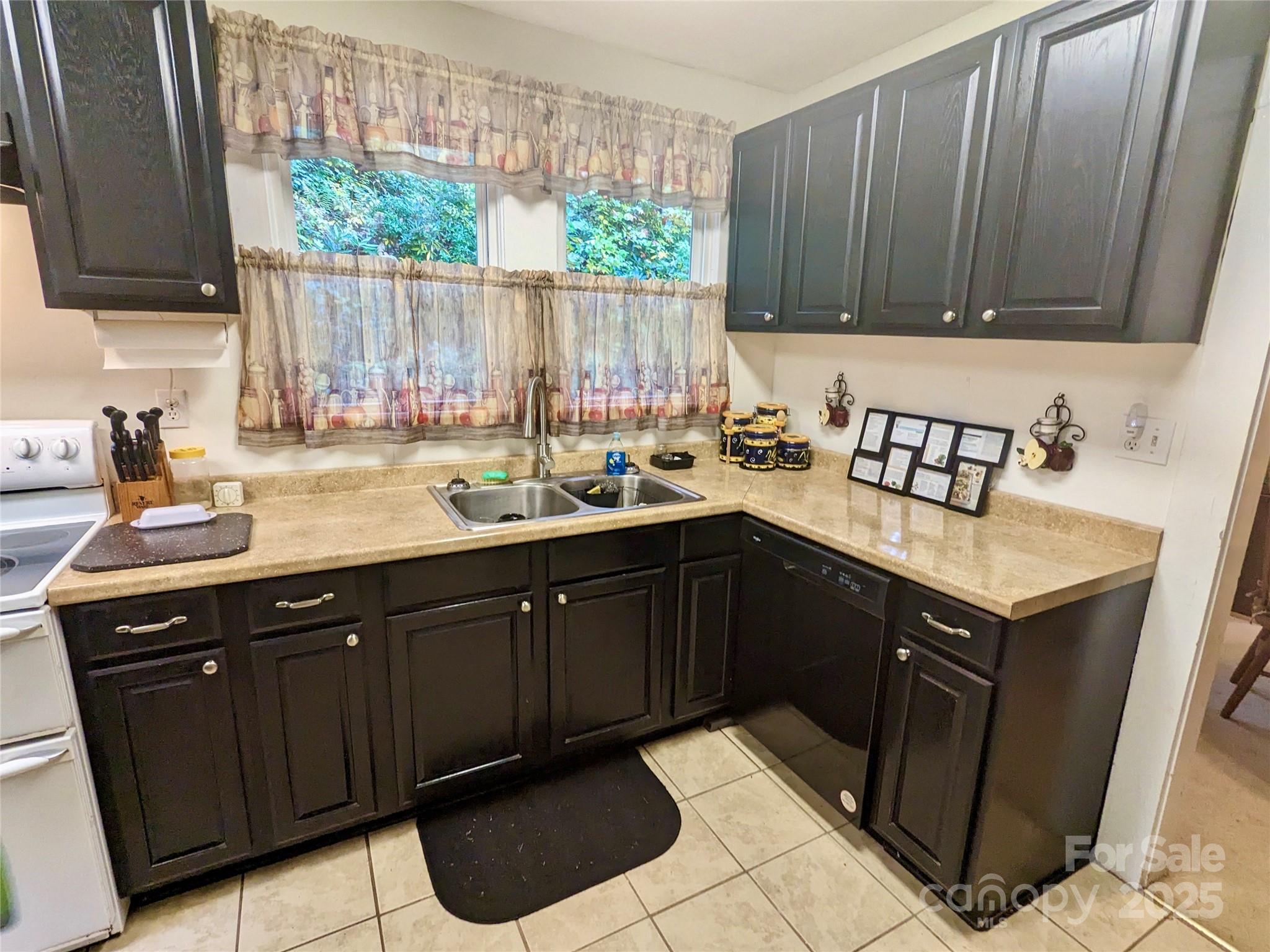 46 Tree Farm Road — Spruce Pine