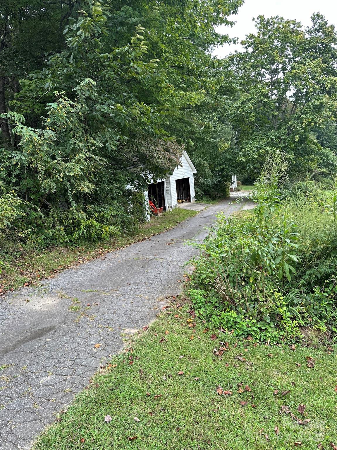 112 and 154 Merri Drive — Hendersonville