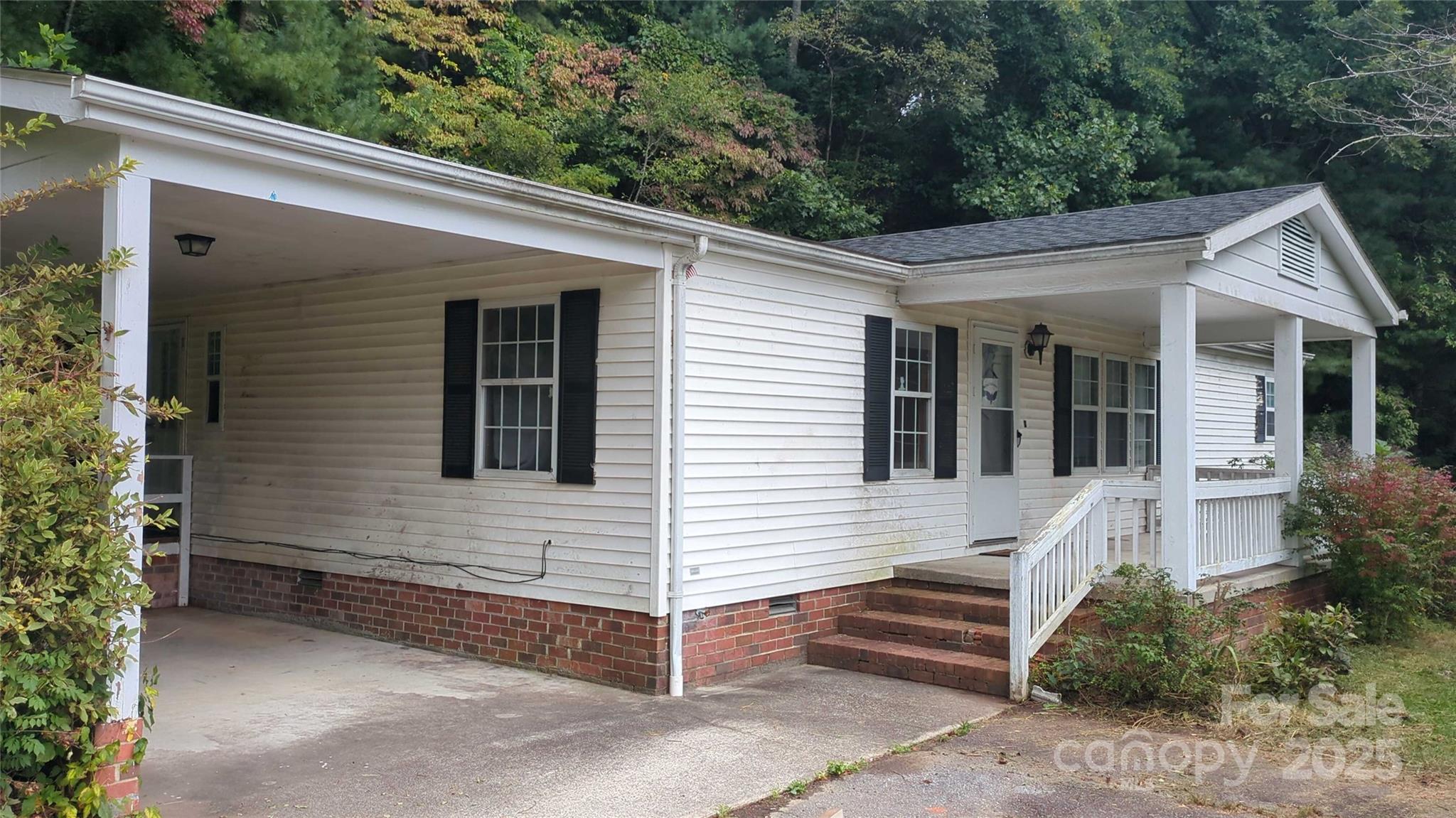 112 and 154 Merri Drive — Hendersonville
