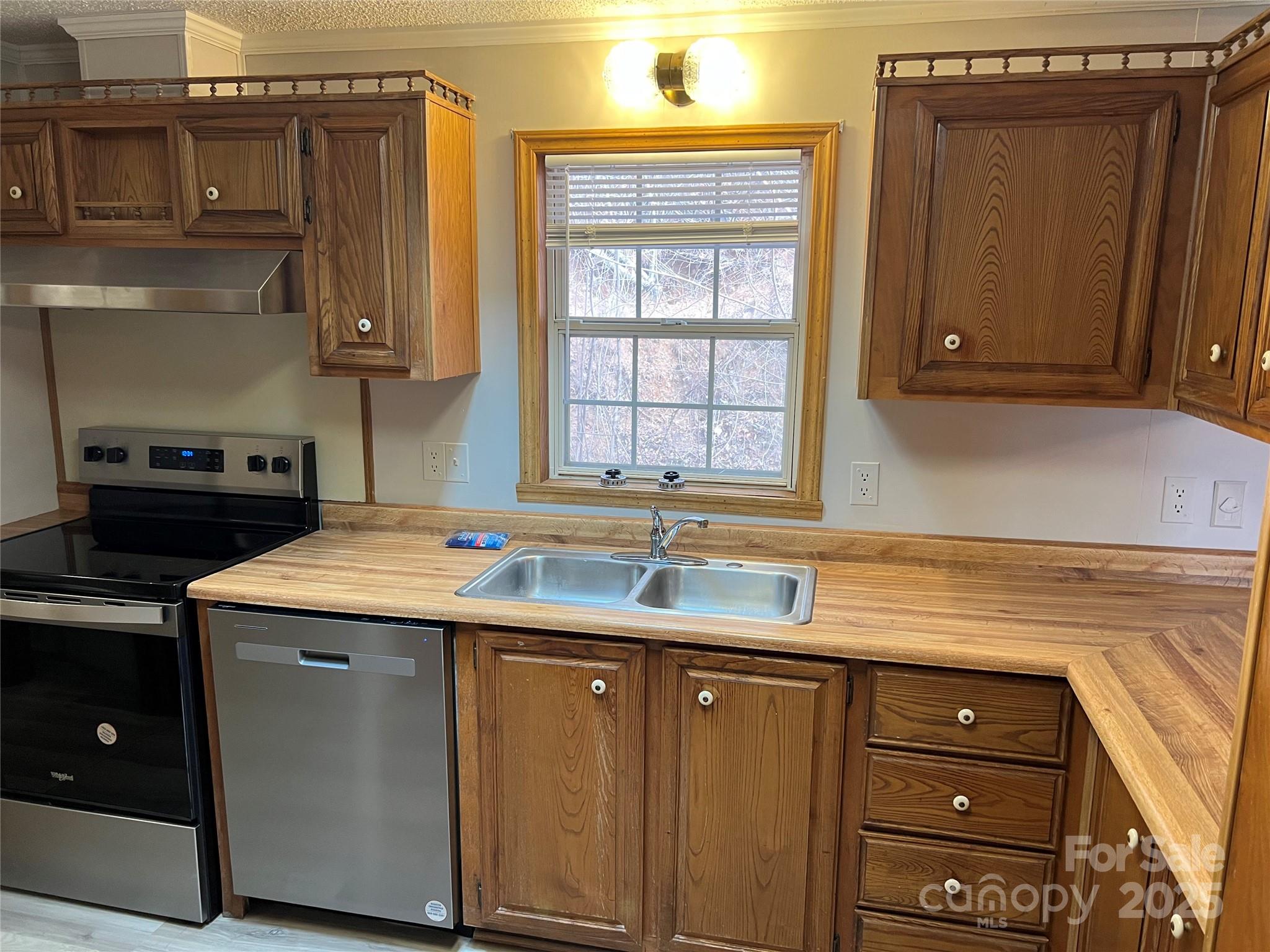 112 and 154 Merri Drive — Hendersonville
