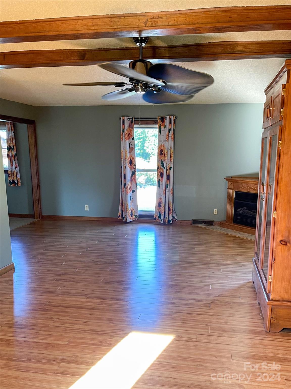 1610 Sierra Road — York