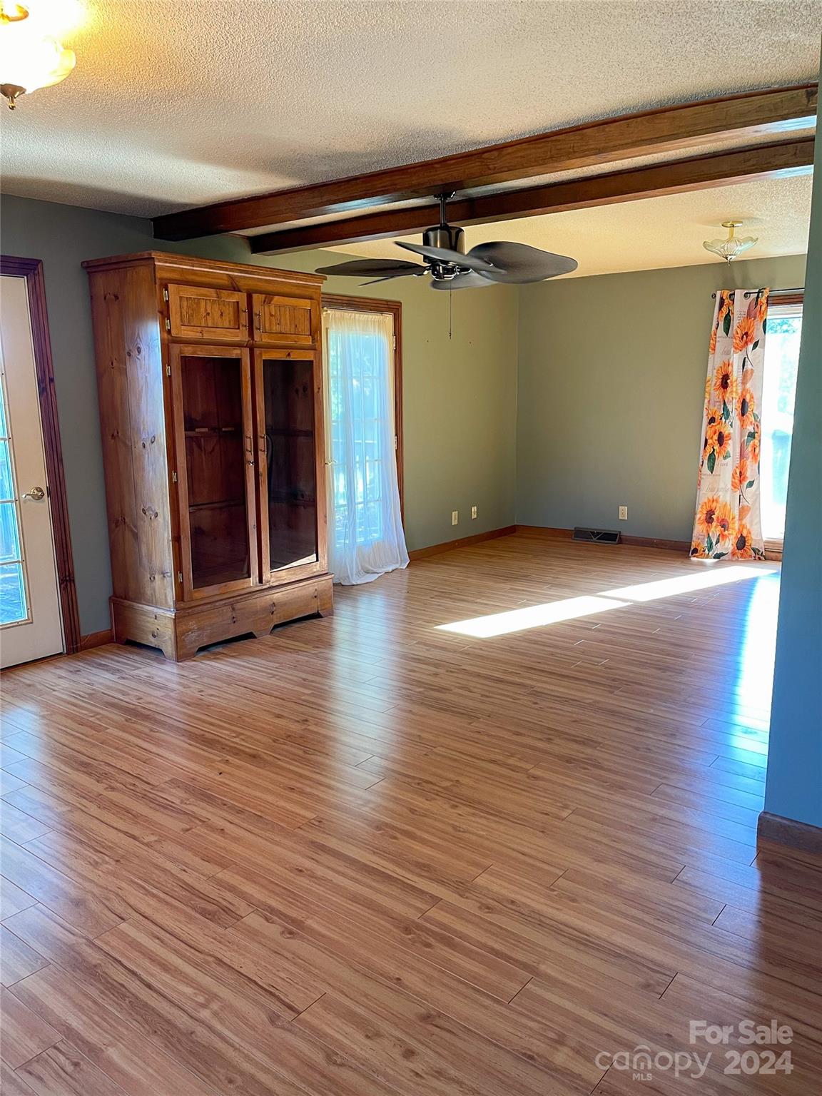 1610 Sierra Road — York