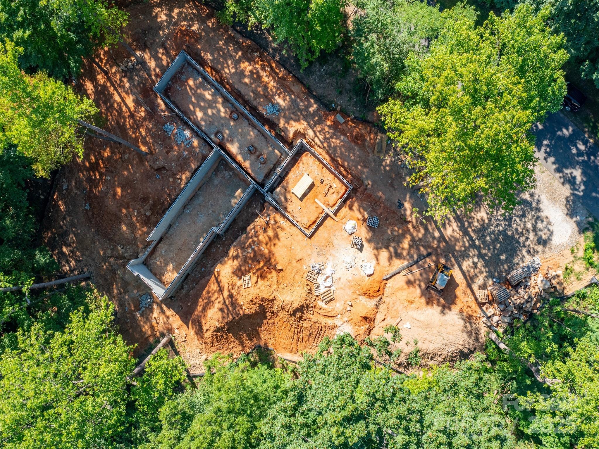 2140 Harm Creek Loop — Mill Spring