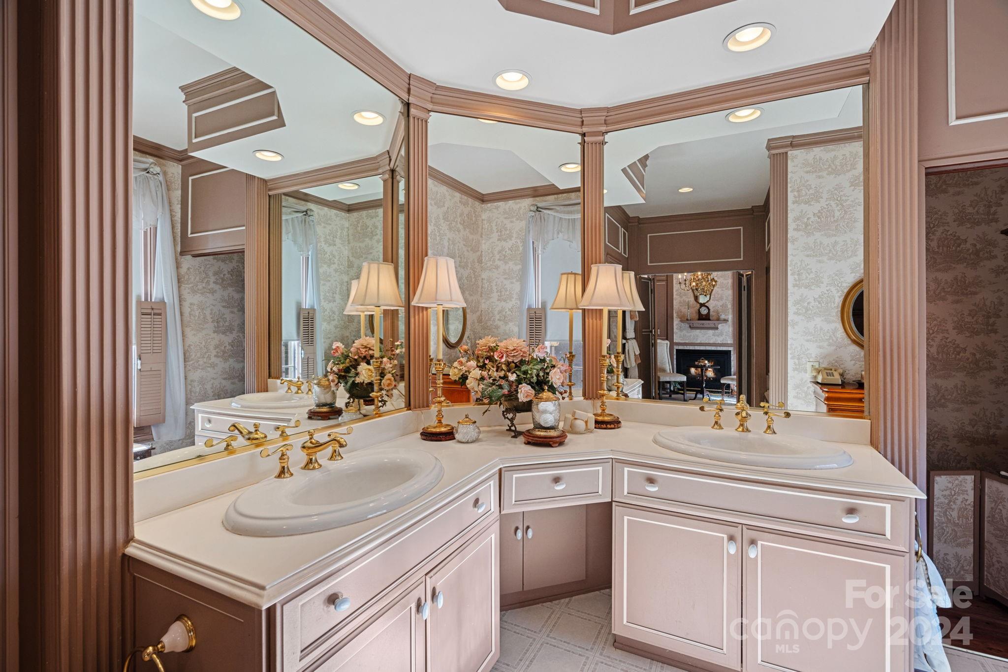 104 Leslie Loop — Mooresville