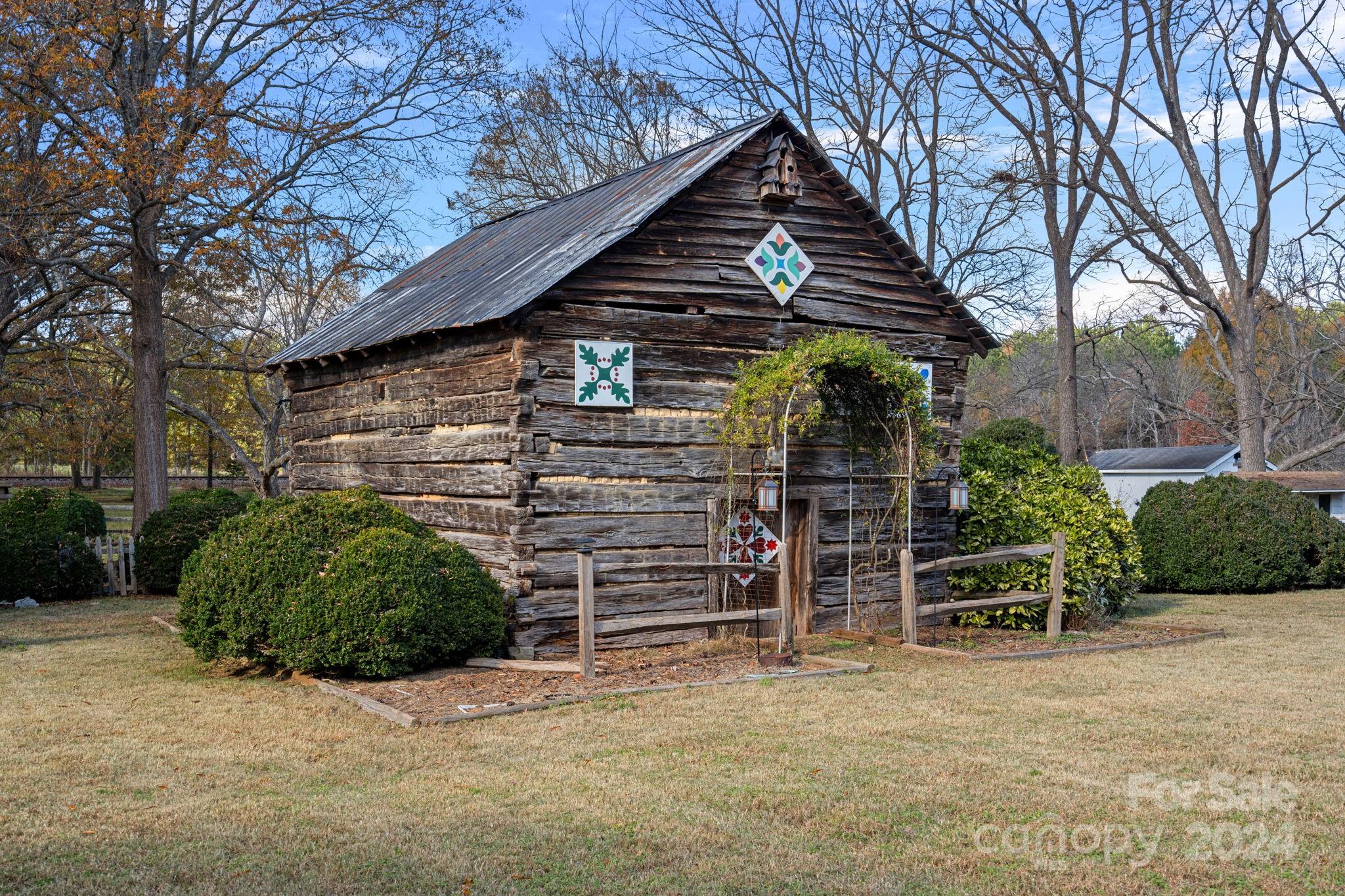 104 Leslie Loop — Mooresville