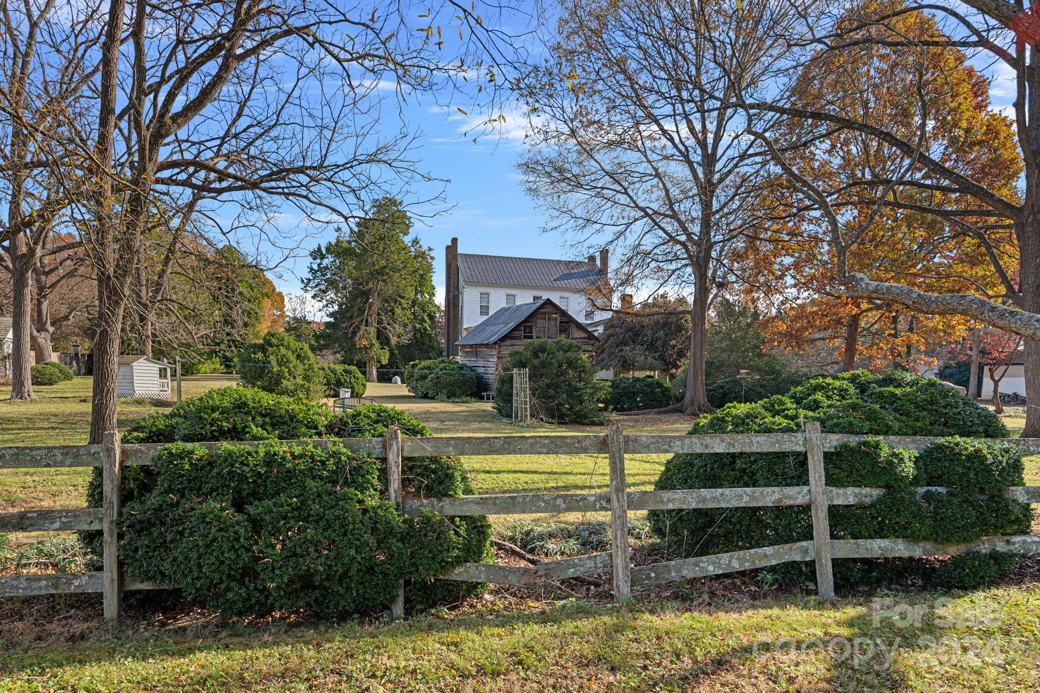 104 Leslie Loop — Mooresville