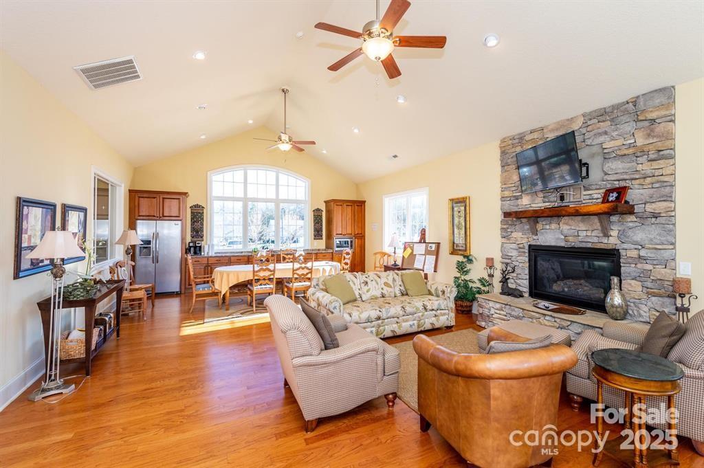 2637 Bowden Lane — Hendersonville