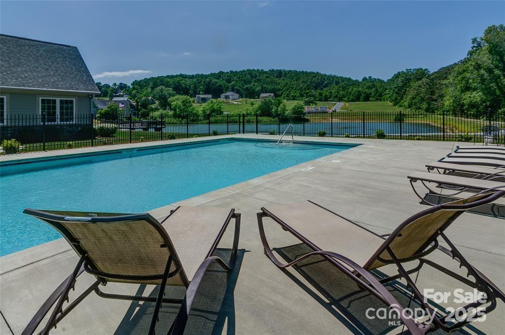 2637 Bowden Lane — Hendersonville