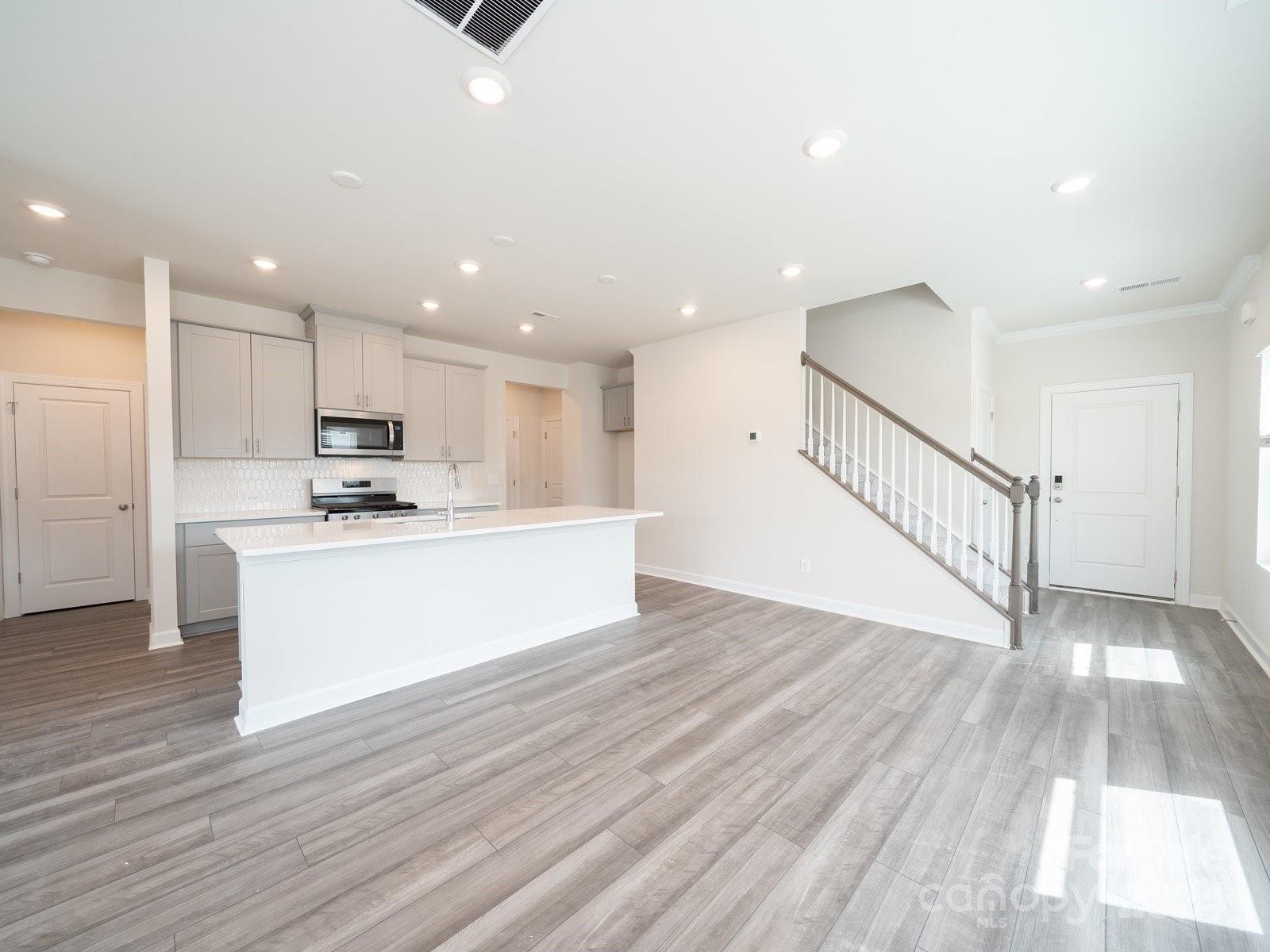 913 Smithcliffs Trail — York