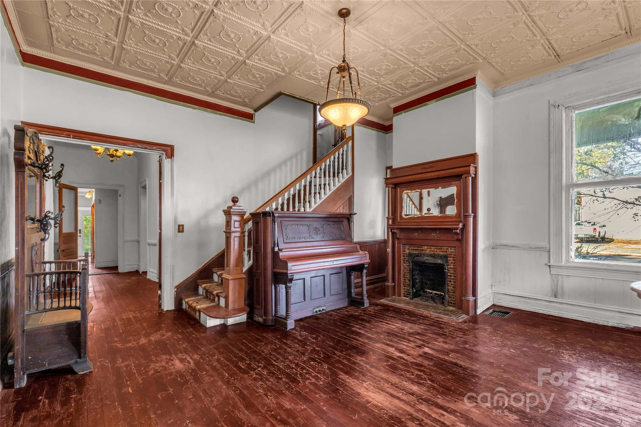 307 Kings Mountain Street — Clover