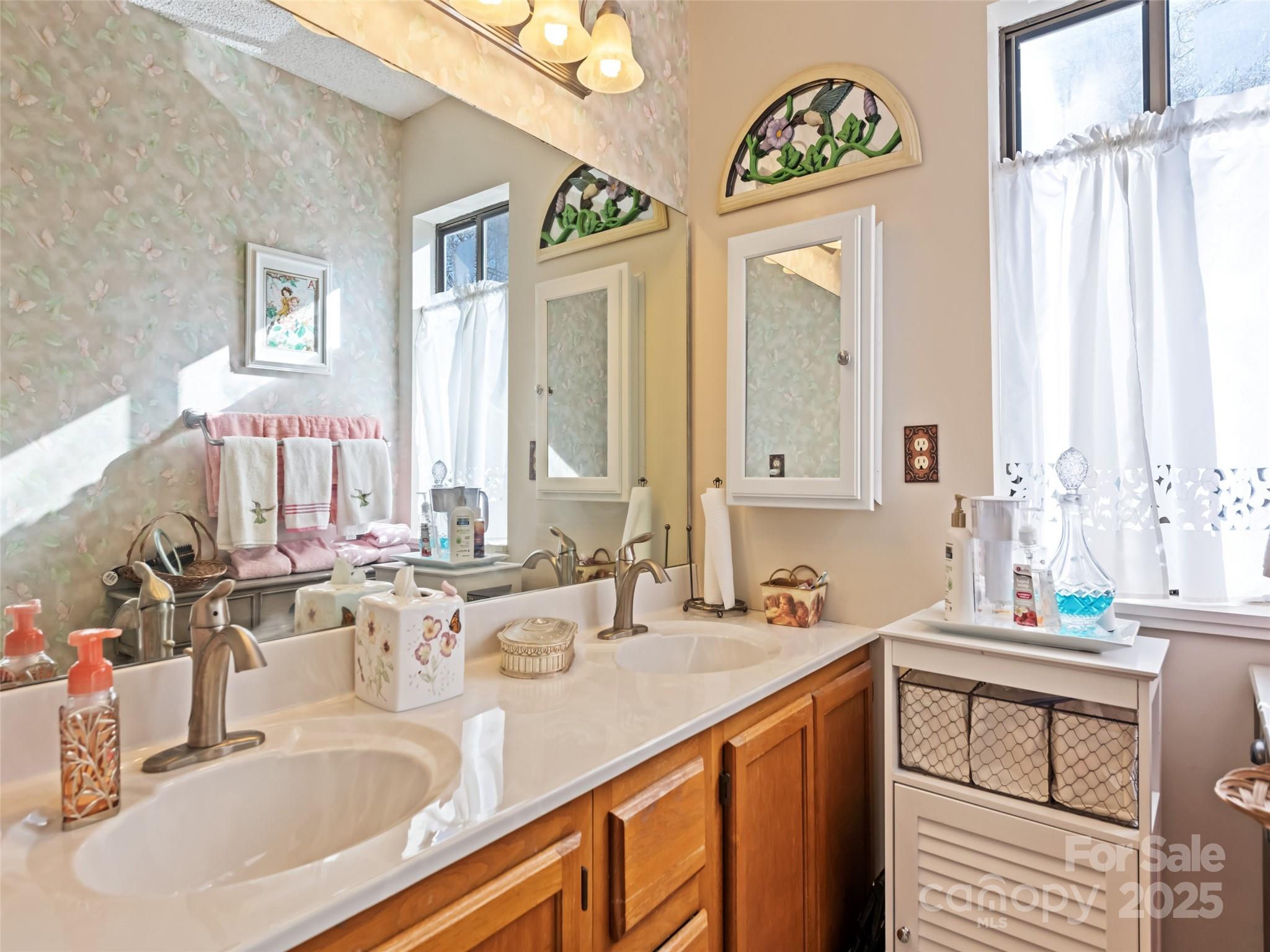 40 Meadows Lane — Maggie Valley
