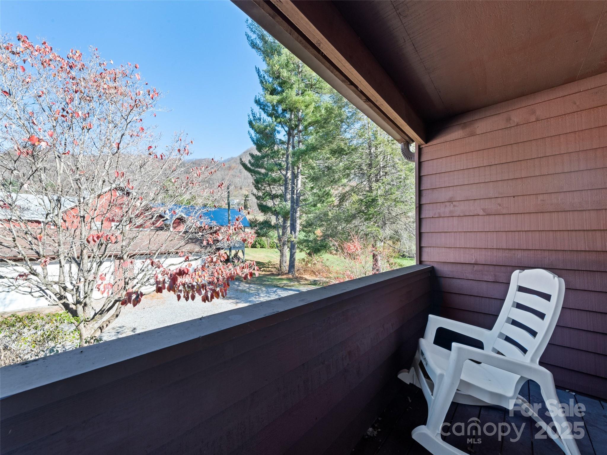 40 Meadows Lane — Maggie Valley