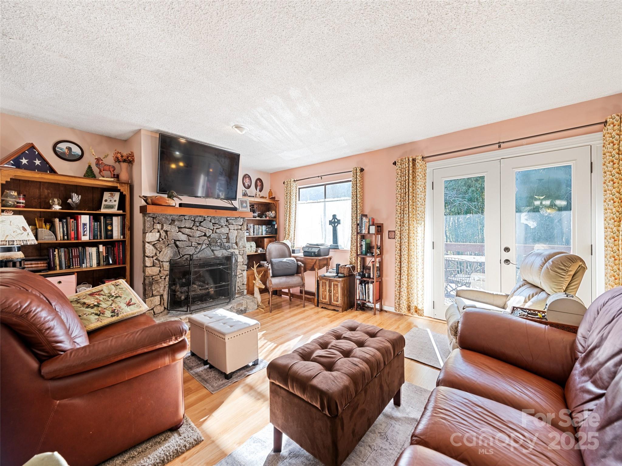40 Meadows Lane — Maggie Valley