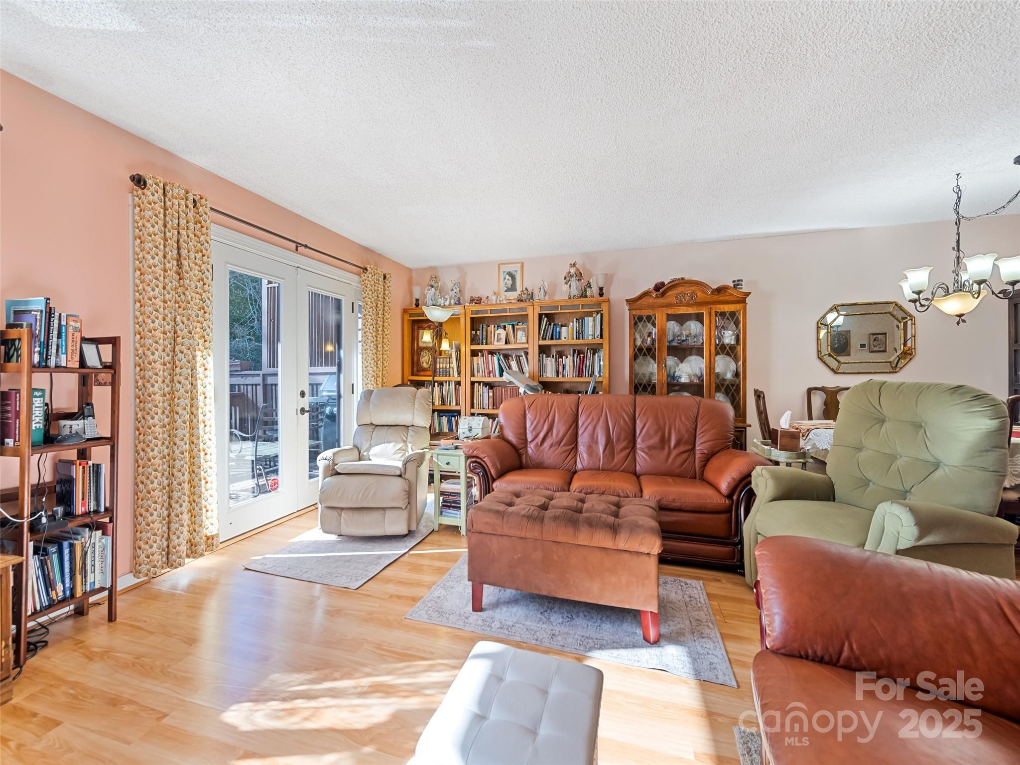 40 Meadows Lane — Maggie Valley