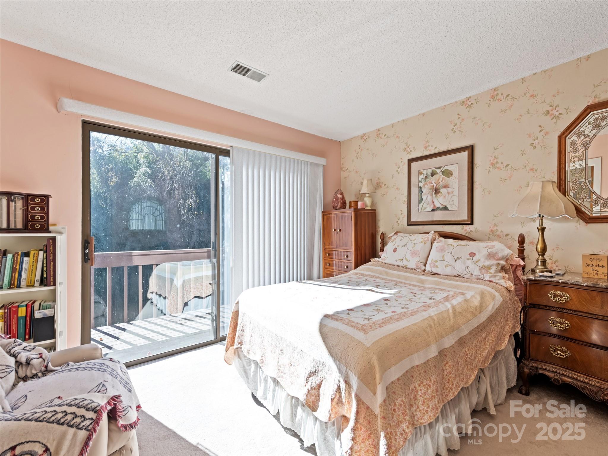 40 Meadows Lane — Maggie Valley