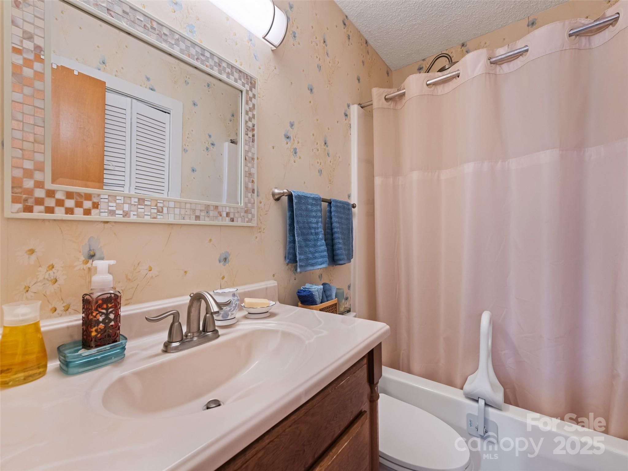 40 Meadows Lane — Maggie Valley