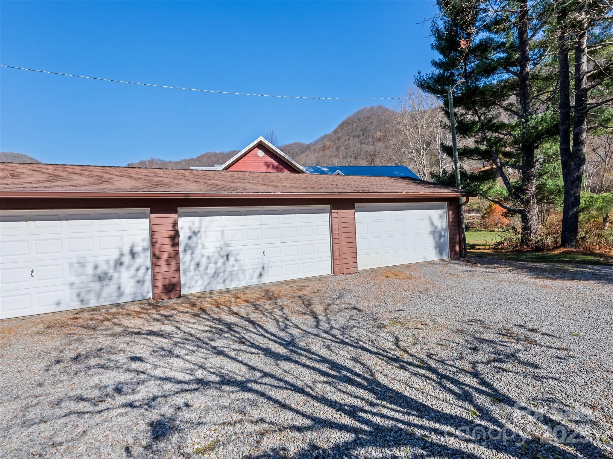 40 Meadows Lane — Maggie Valley