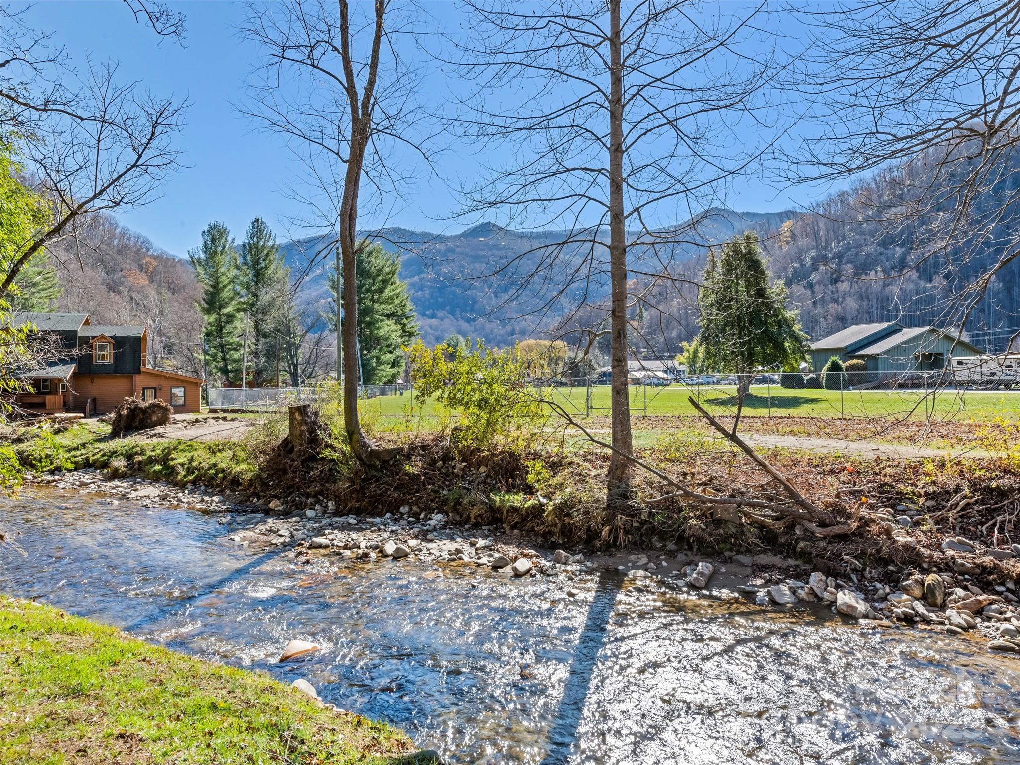 40 Meadows Lane — Maggie Valley
