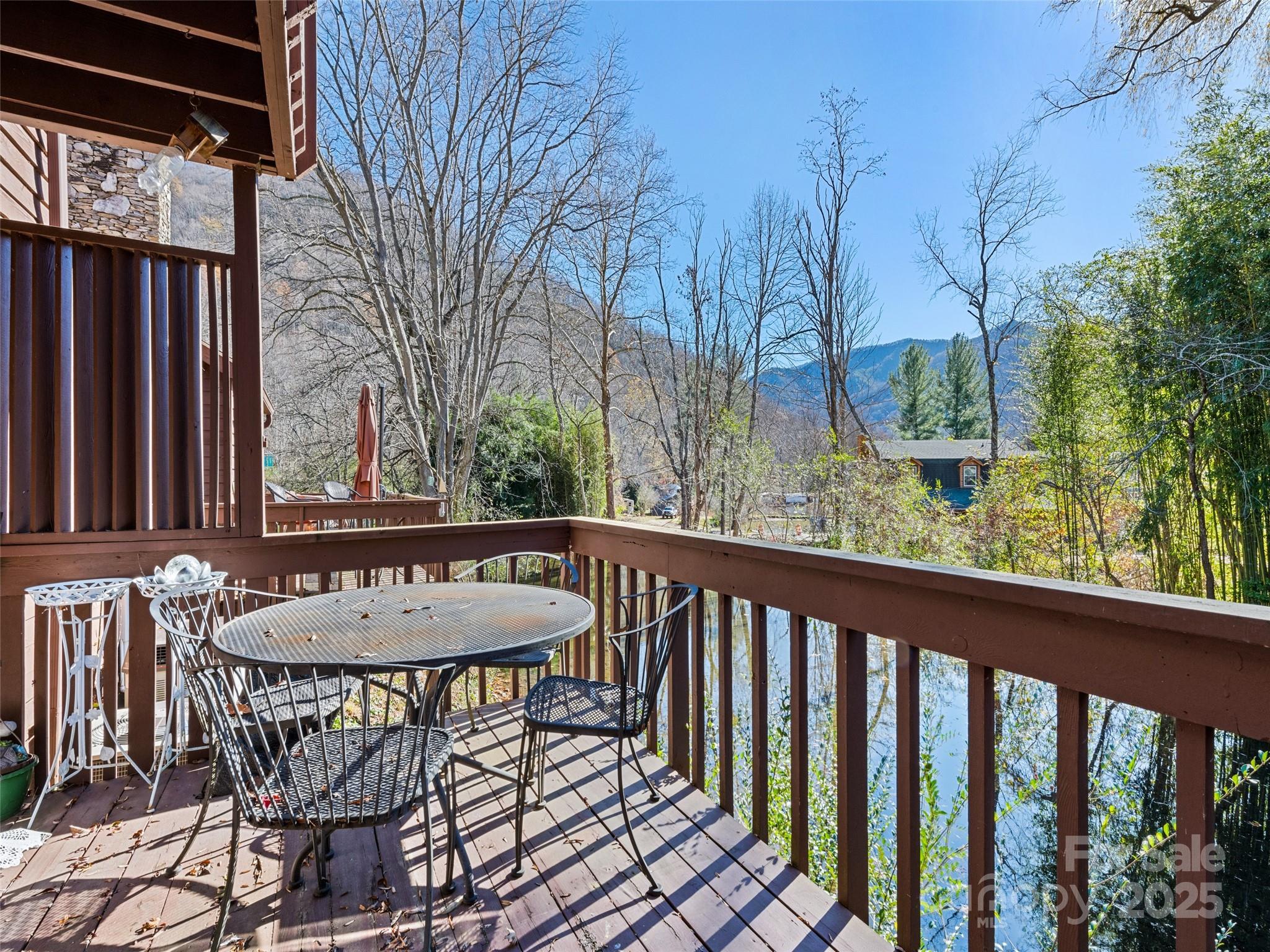 40 Meadows Lane — Maggie Valley