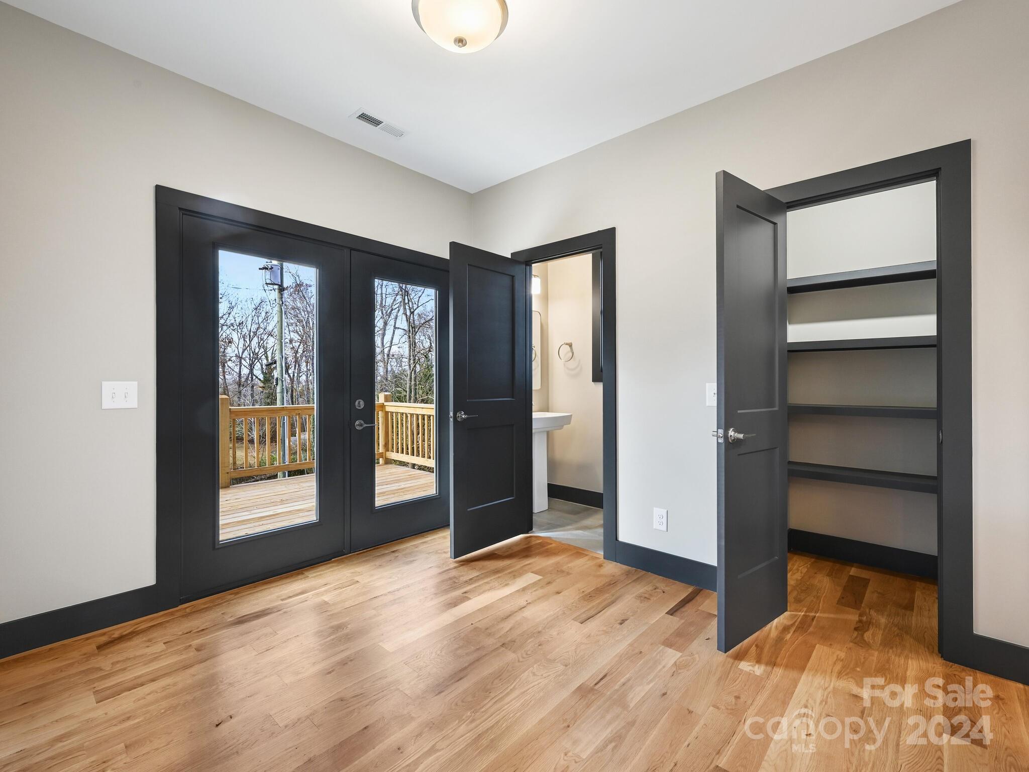 52 Fox Drive — Asheville