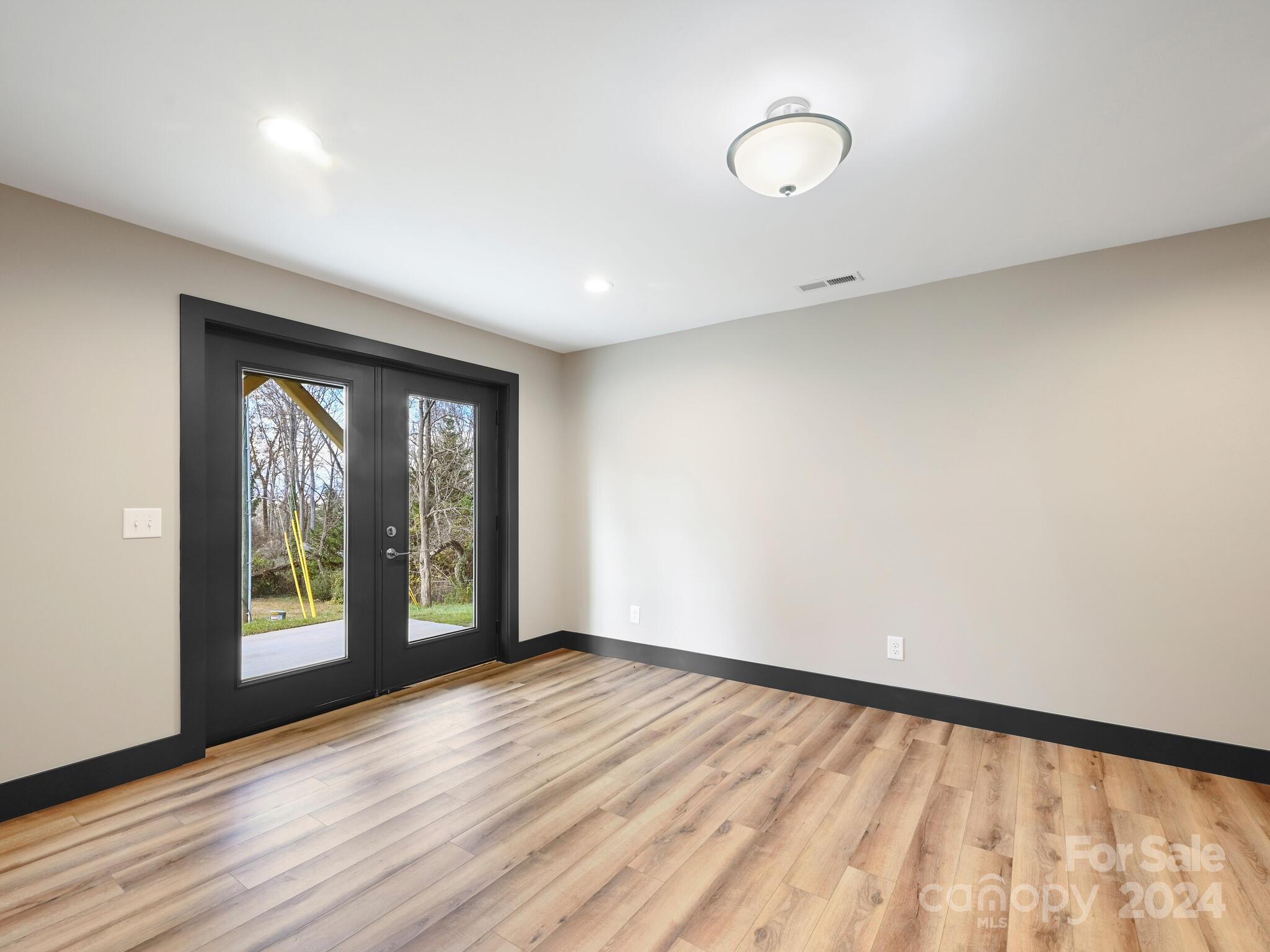 52 Fox Drive — Asheville