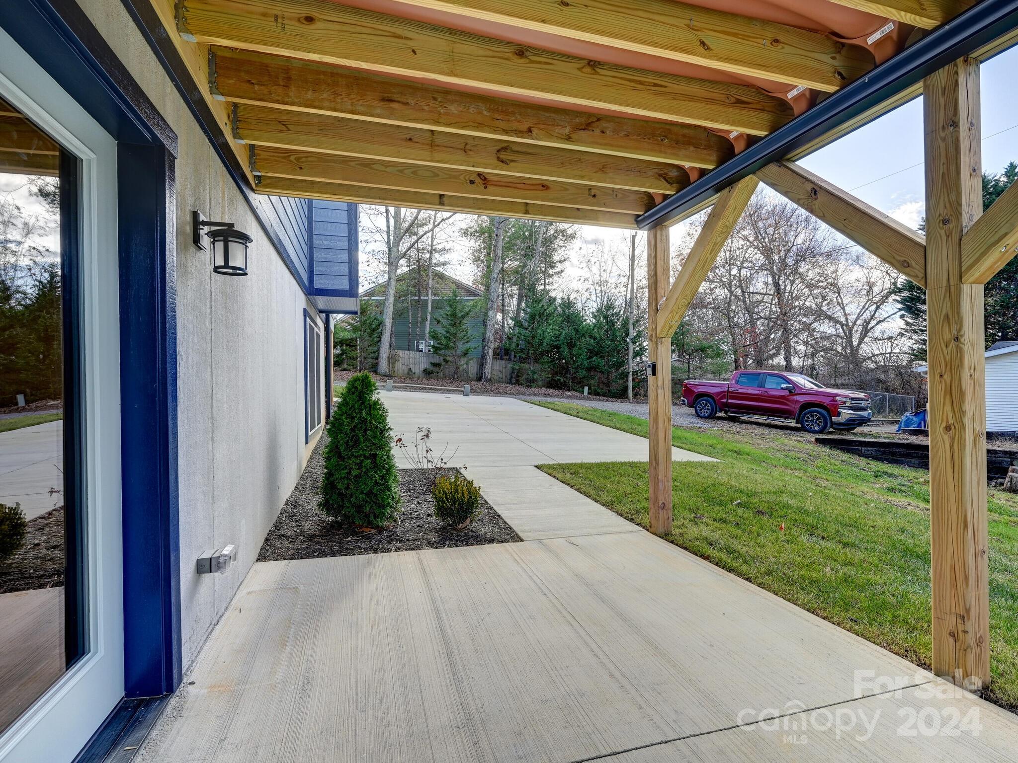 52 Fox Drive — Asheville