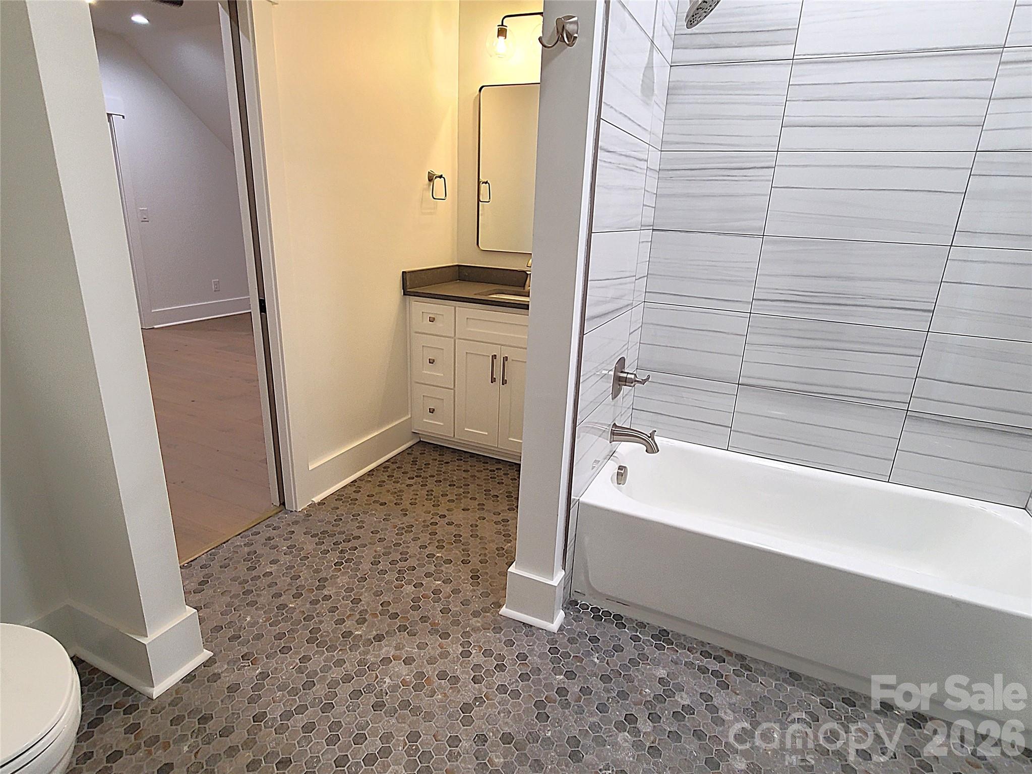 405 19th Avenue Circle NW — Hickory