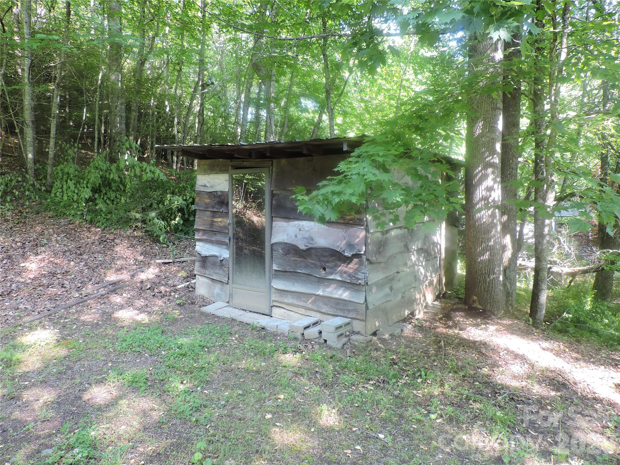 2271 Gouges Creek Road — Spruce Pine