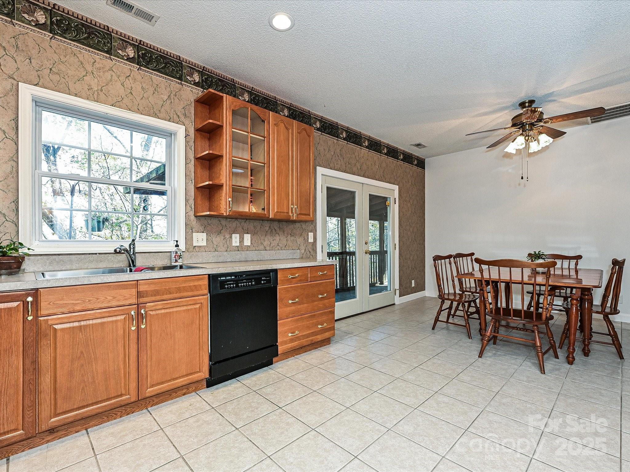 25040 Timberlake Drive — Tega Cay