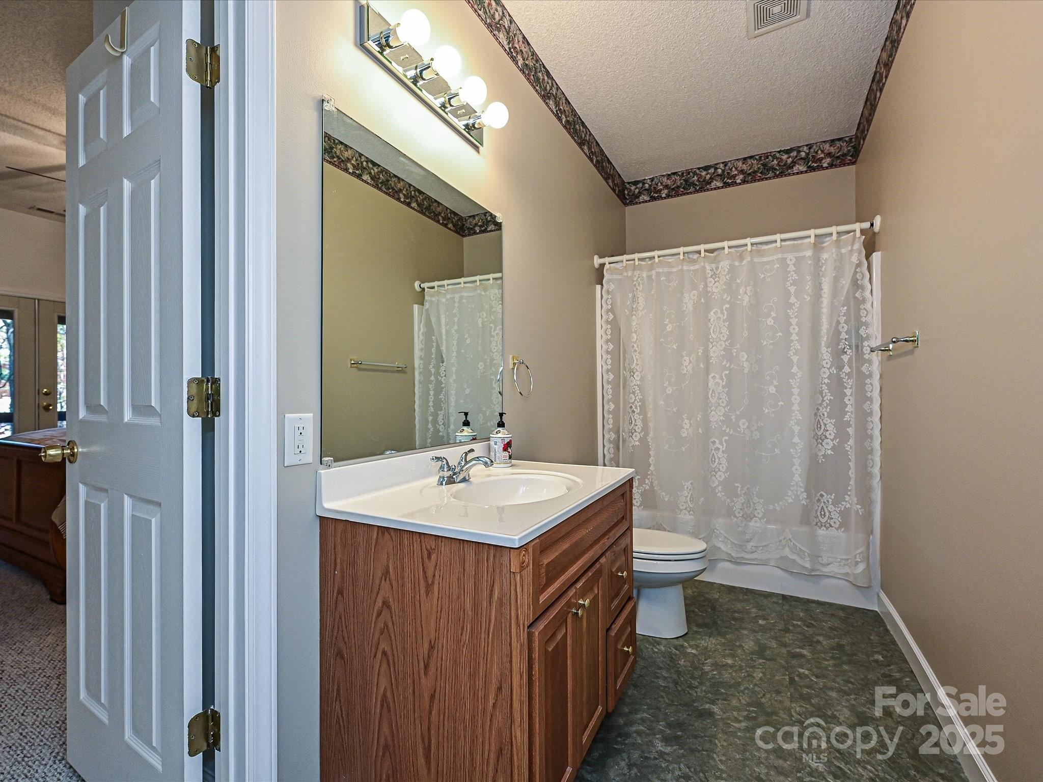 25040 Timberlake Drive — Tega Cay