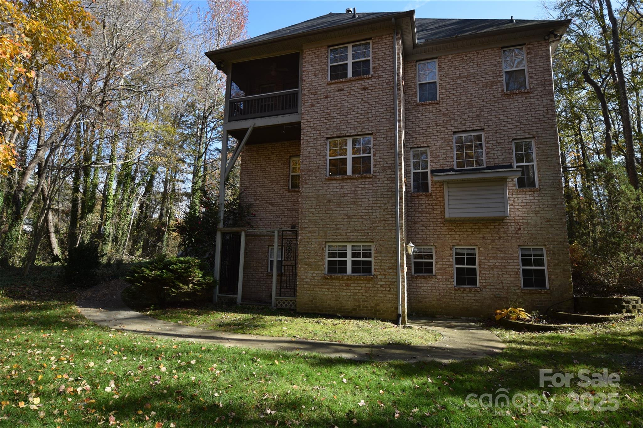 809 Pine Forest Road — Charlotte