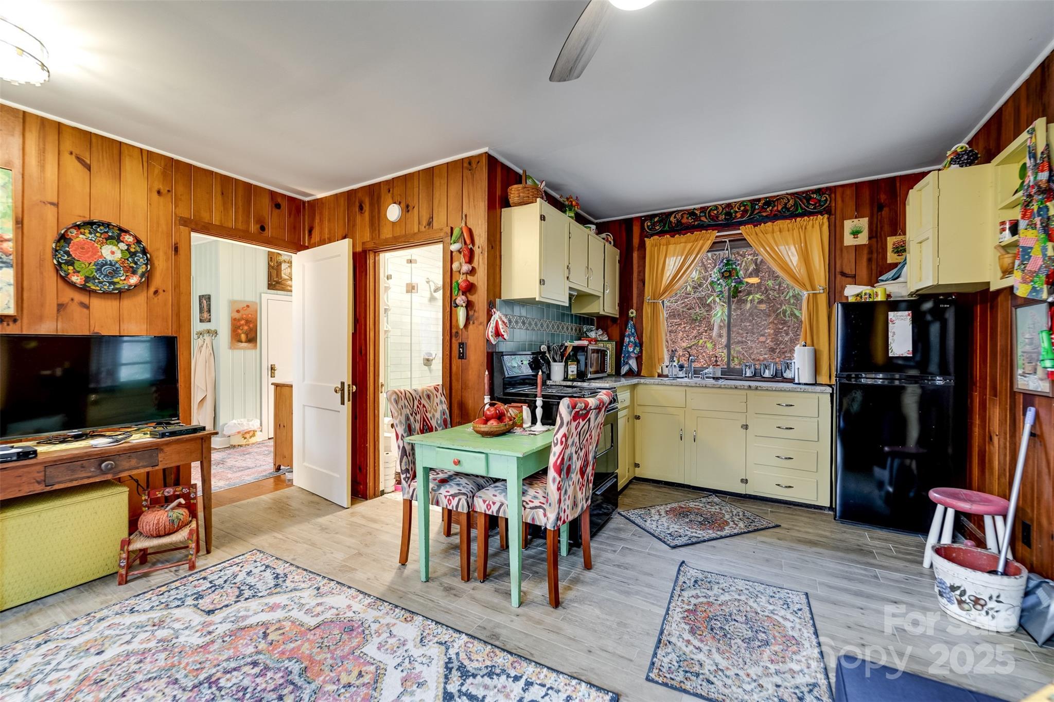 180 Valley Lane — Bryson City