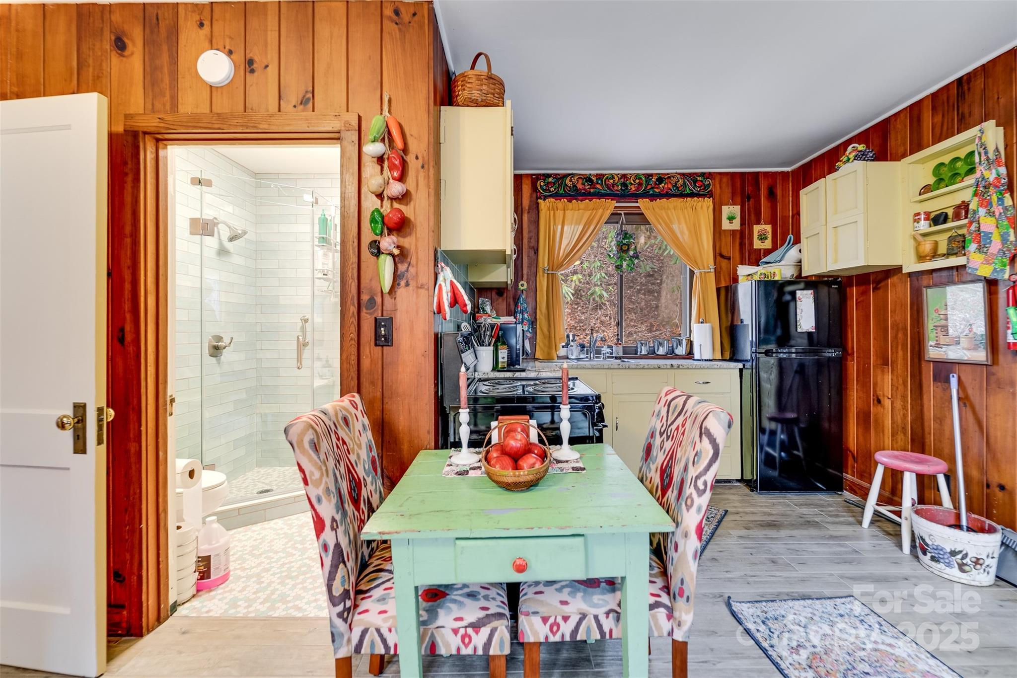 180 Valley Lane — Bryson City
