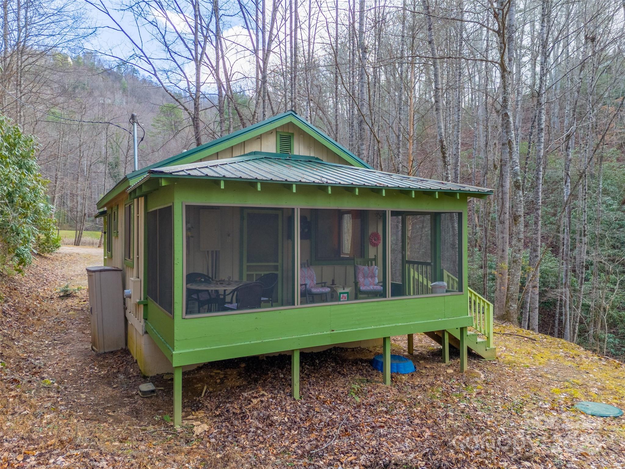 180 Valley Lane — Bryson City