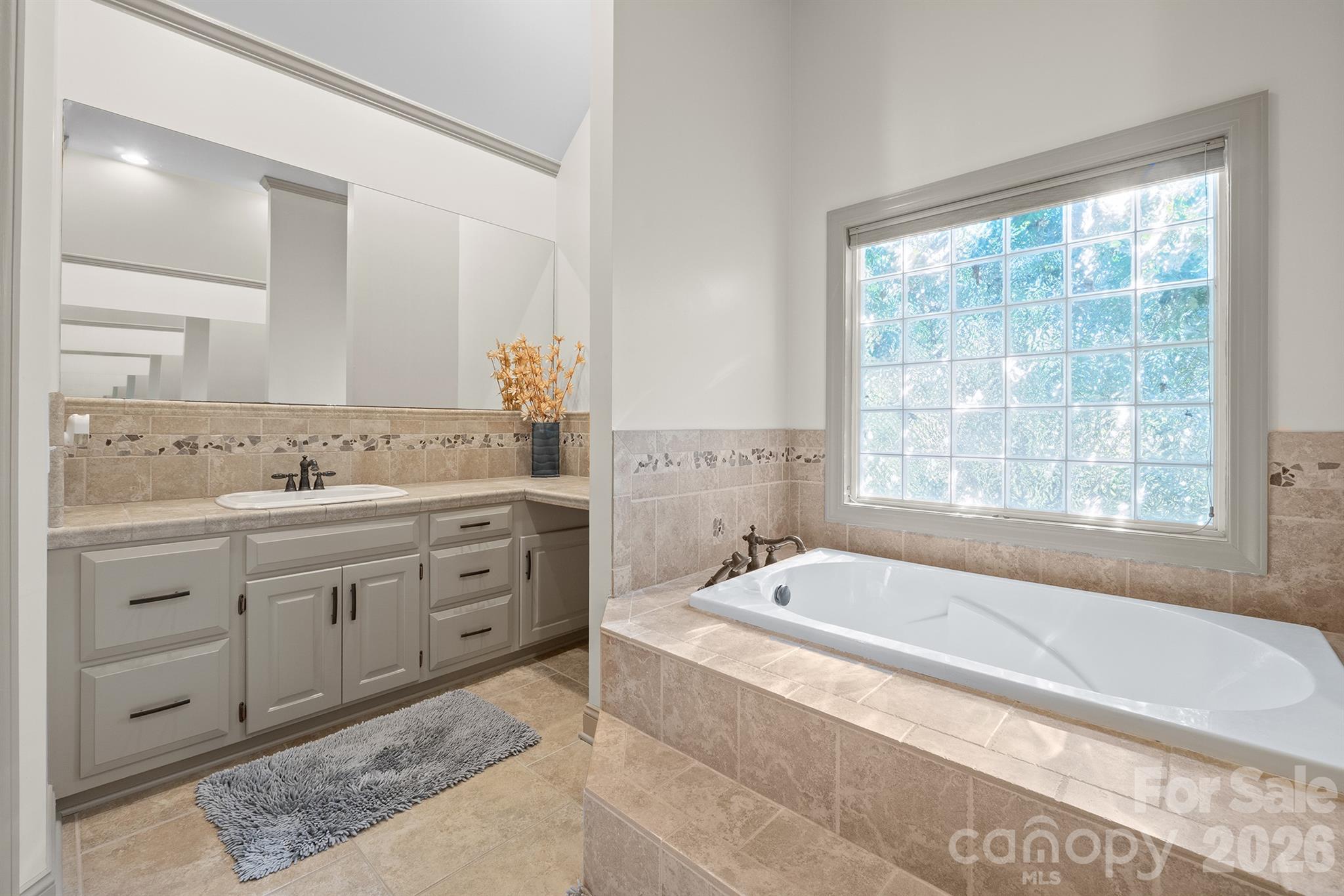 2425 Birdie Lane NE — Conover