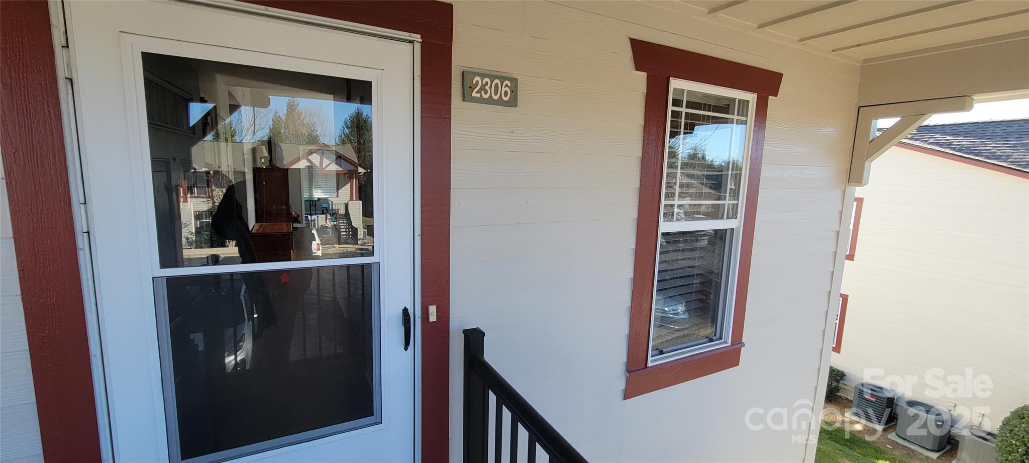 2306 Deermouse Way — Hendersonville