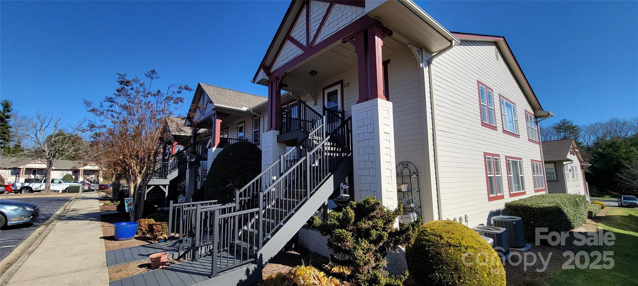 2306 Deermouse Way — Hendersonville