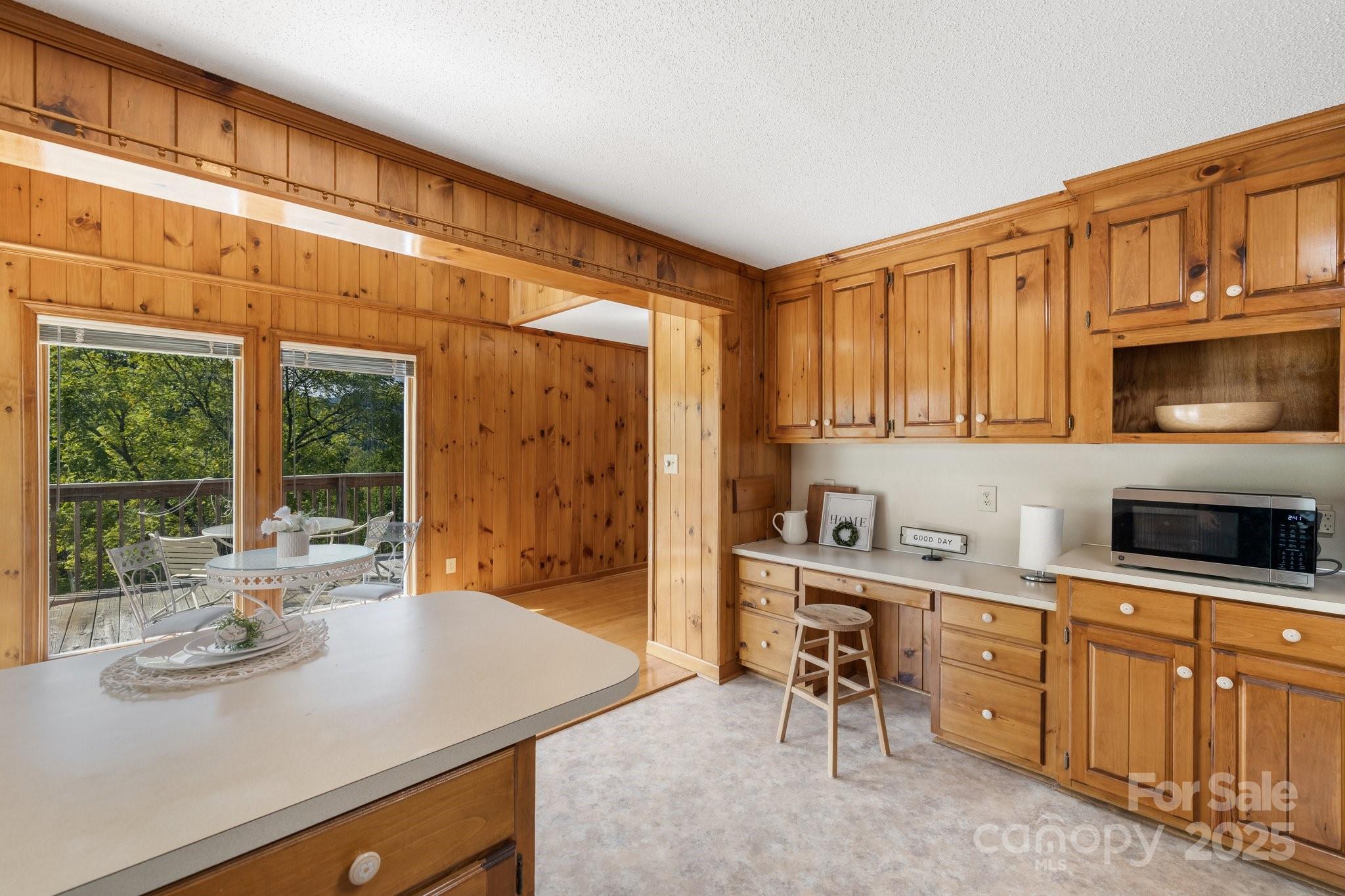 505 Old Home Place Drive — Marshall