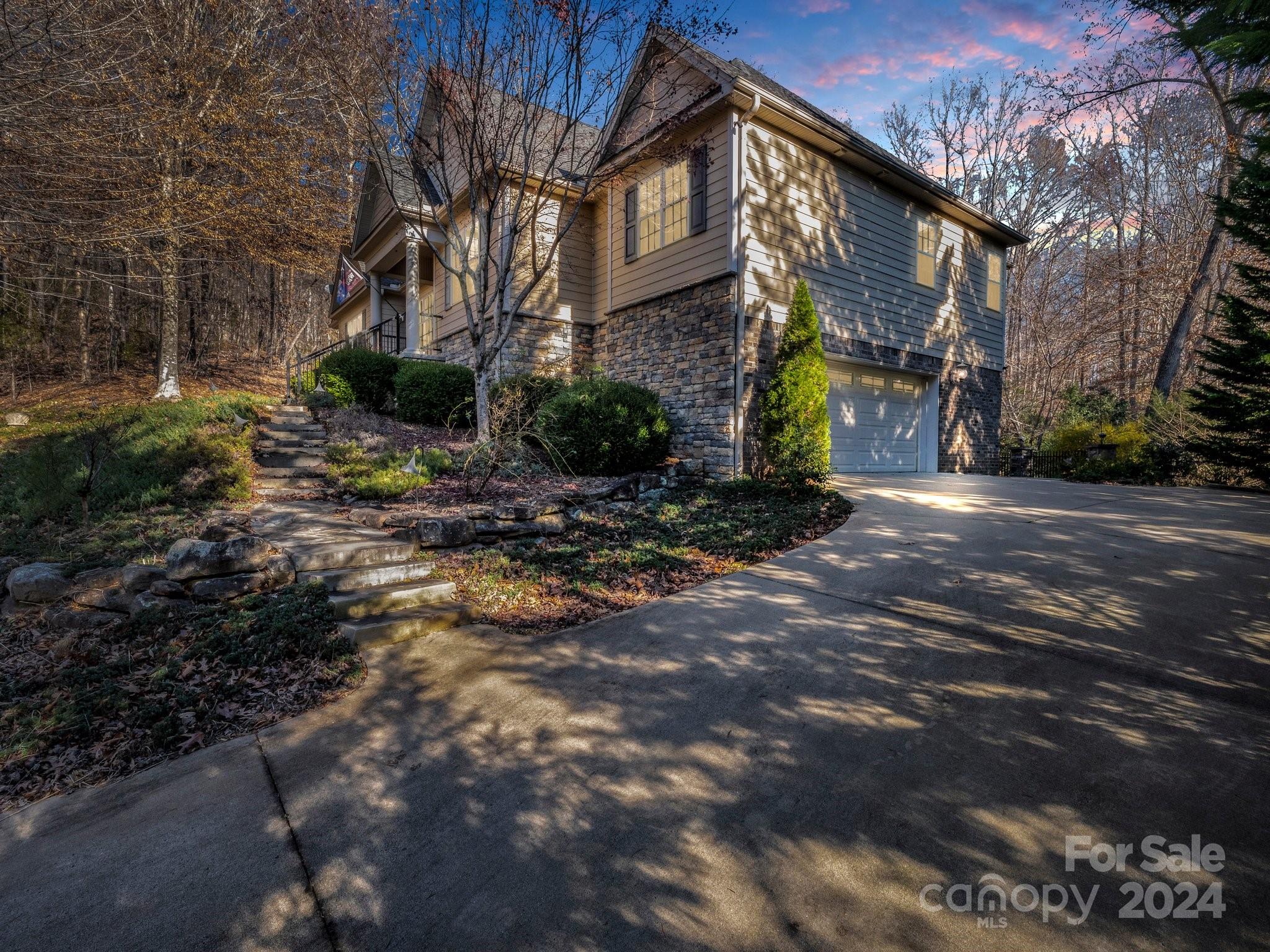 148 Courtland Court — Lake Lure