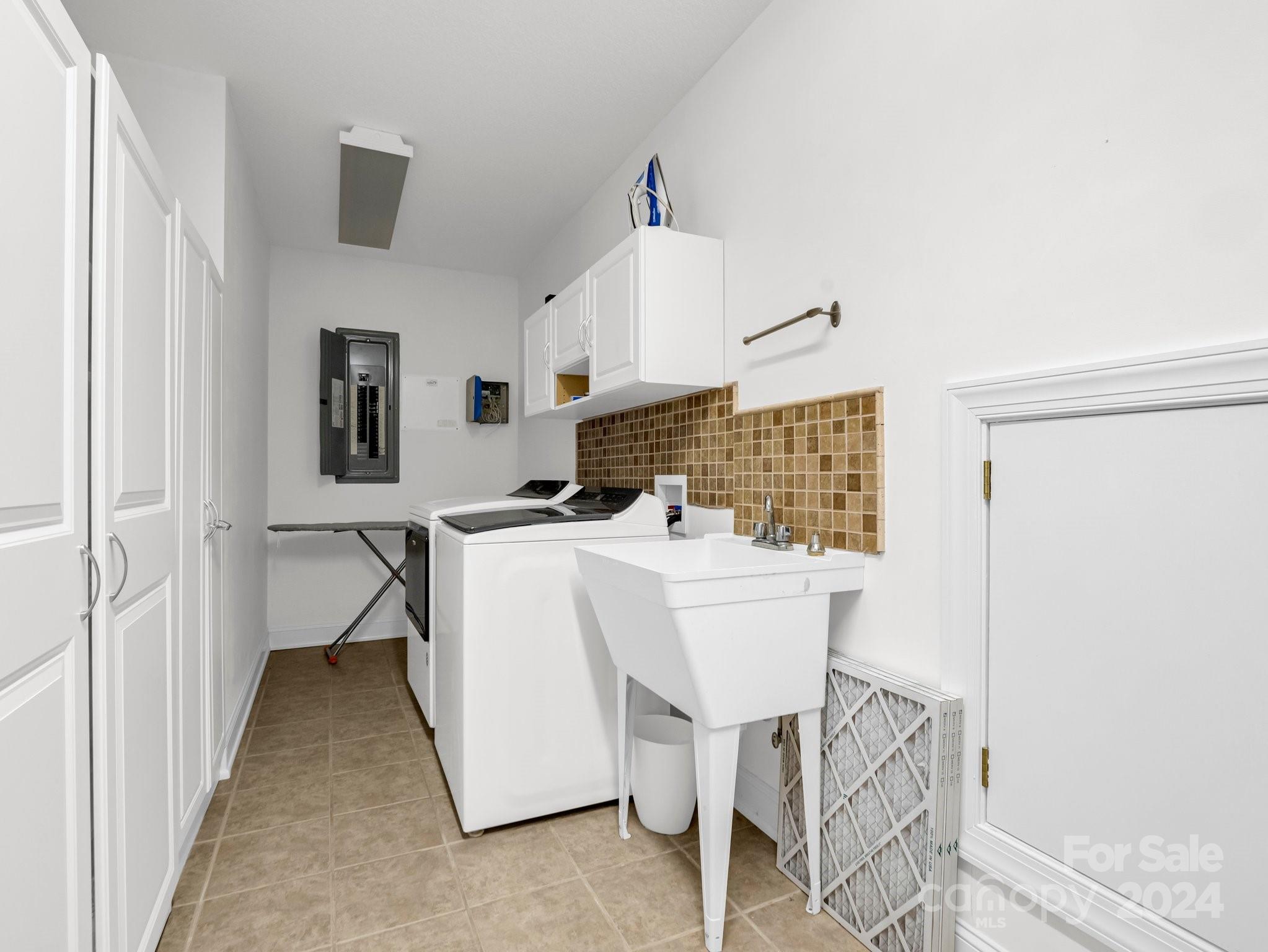 148 Courtland Court — Lake Lure