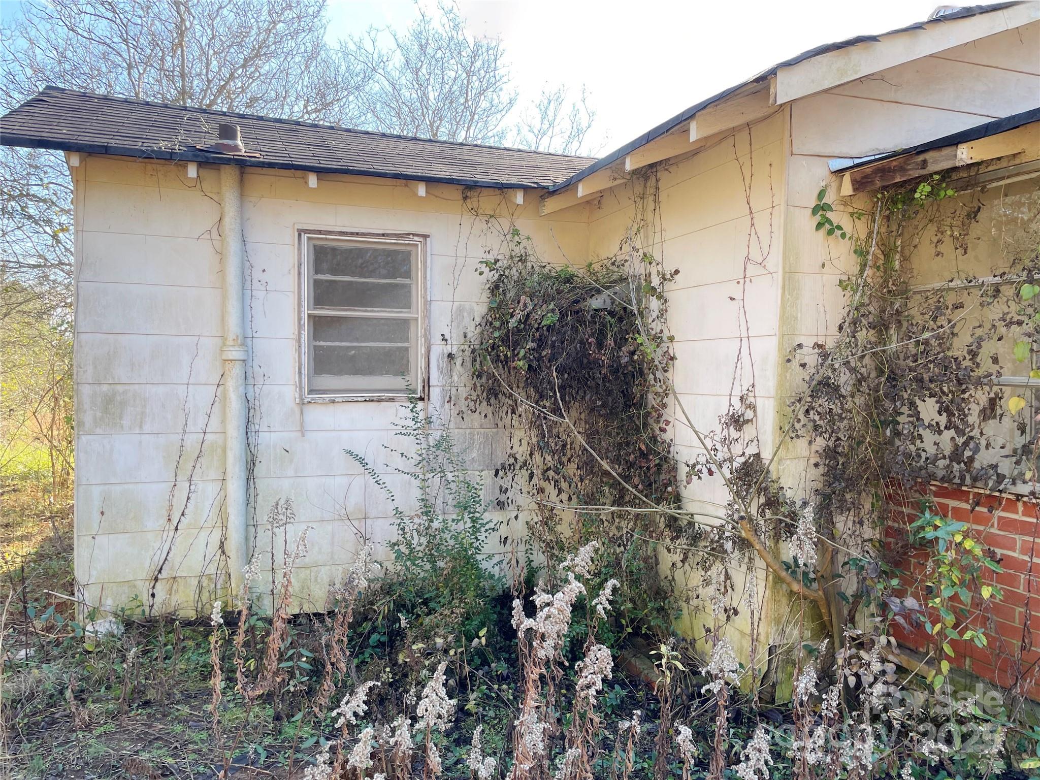 32 Tell Davidson Road — Chesterfield