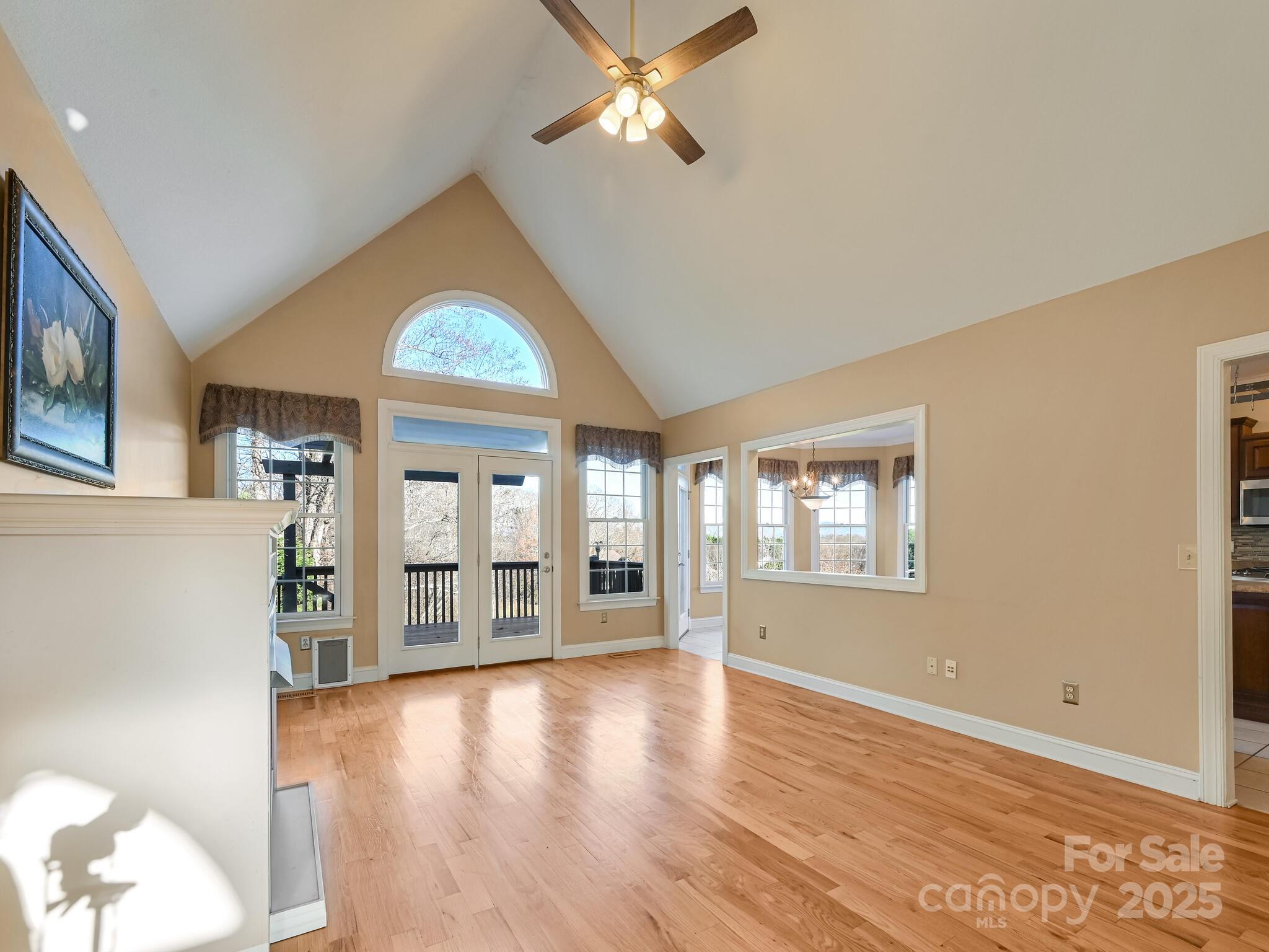 7 Round Robin Lane — Mills River