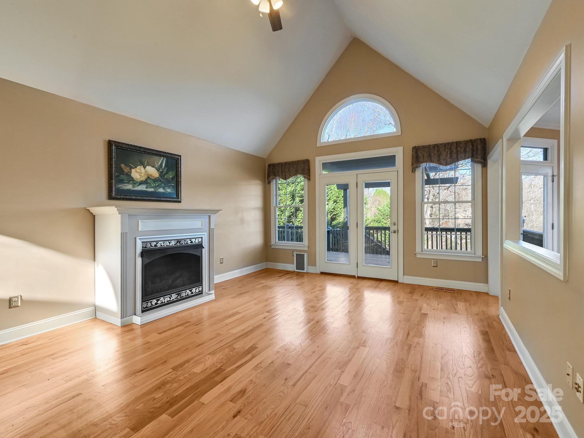 7 Round Robin Lane — Mills River